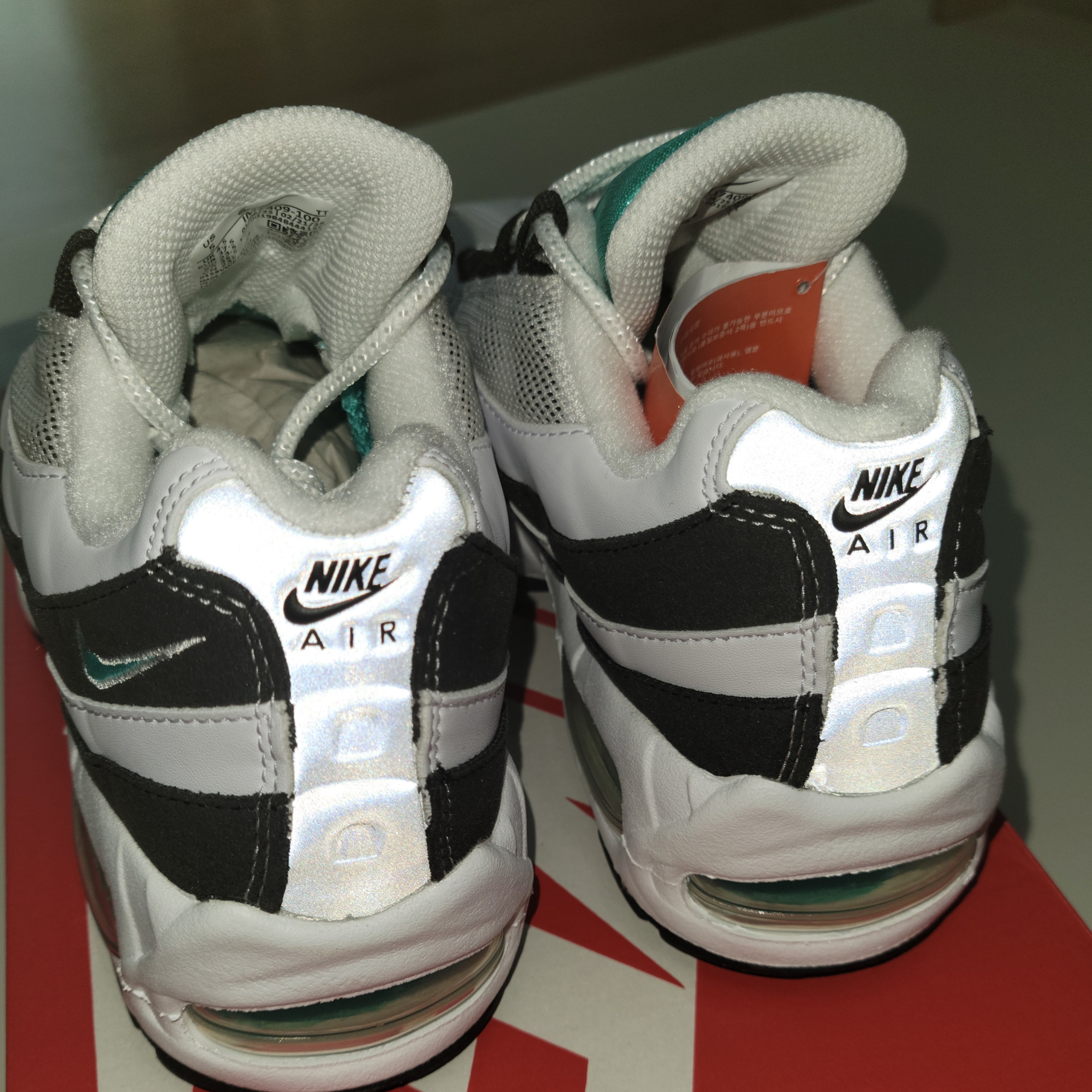 Nike Air Max 95 OG White and Black 착용 스타일 - 2