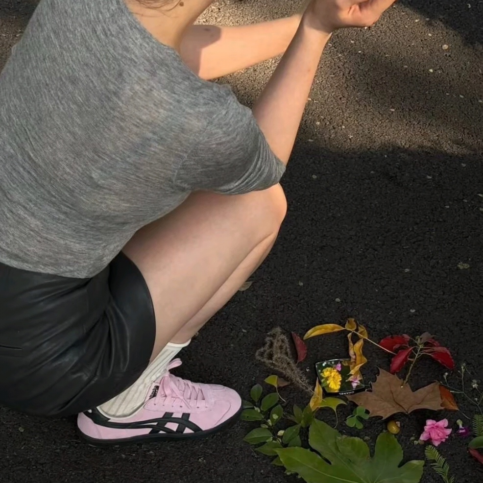 Onitsuka Tiger Tokuten Pink Black, (W) Onitsuka Tiger Tokuten Black Pink 착용 스타일 - 1