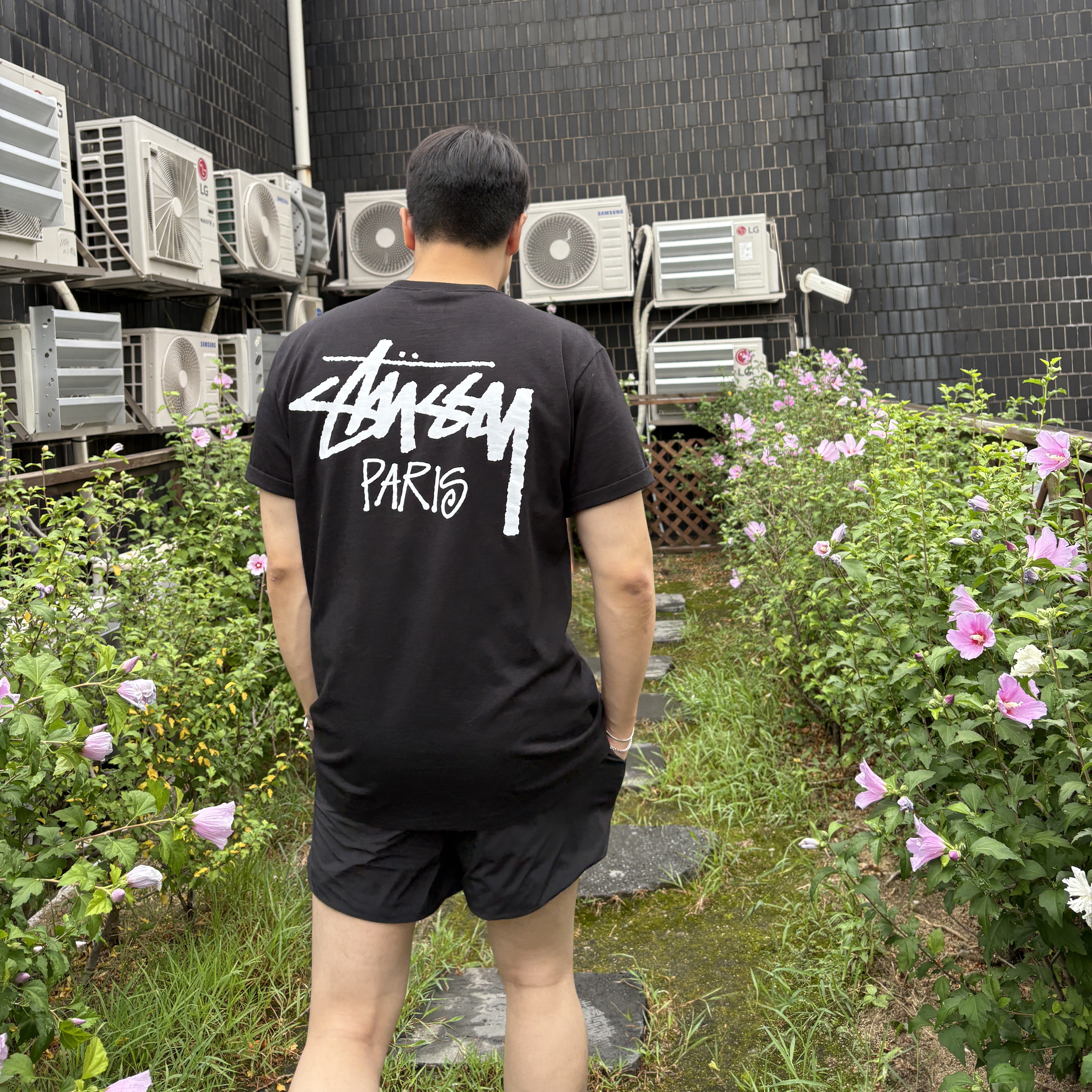 Stussy Stock Paris T-Shirt Black, Essentials Nylon Running Short Black - 24SS 착용 스타일 - 1