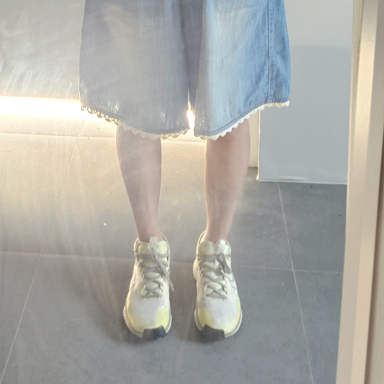 (W) Nike React Pegasus Trail 4 Gore-Tex Pale Ivory Luminous Green 착용 스타일 - 3