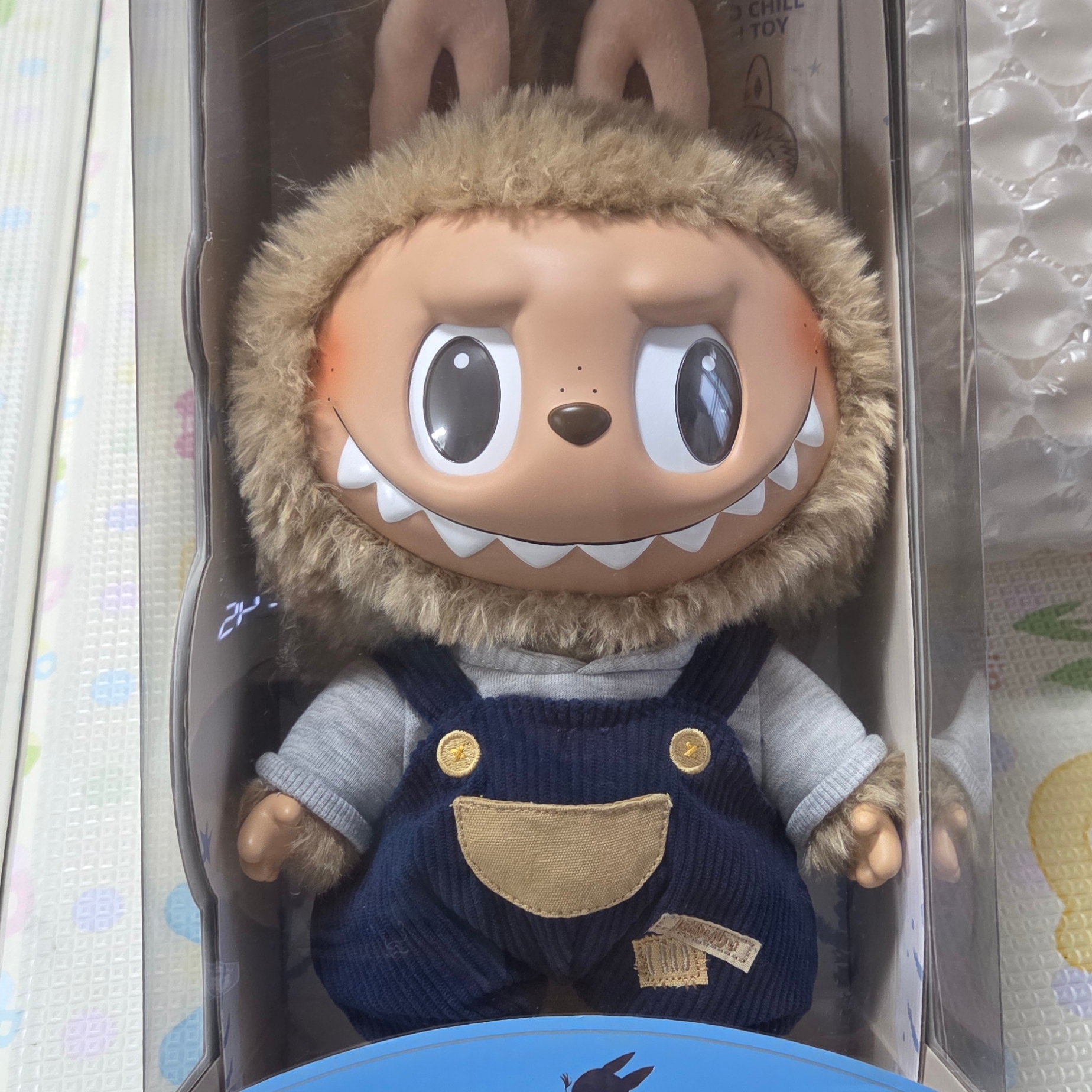 Pop Mart Labubu Time To Chill Vinyl Plush Doll 착용 스타일 - 2