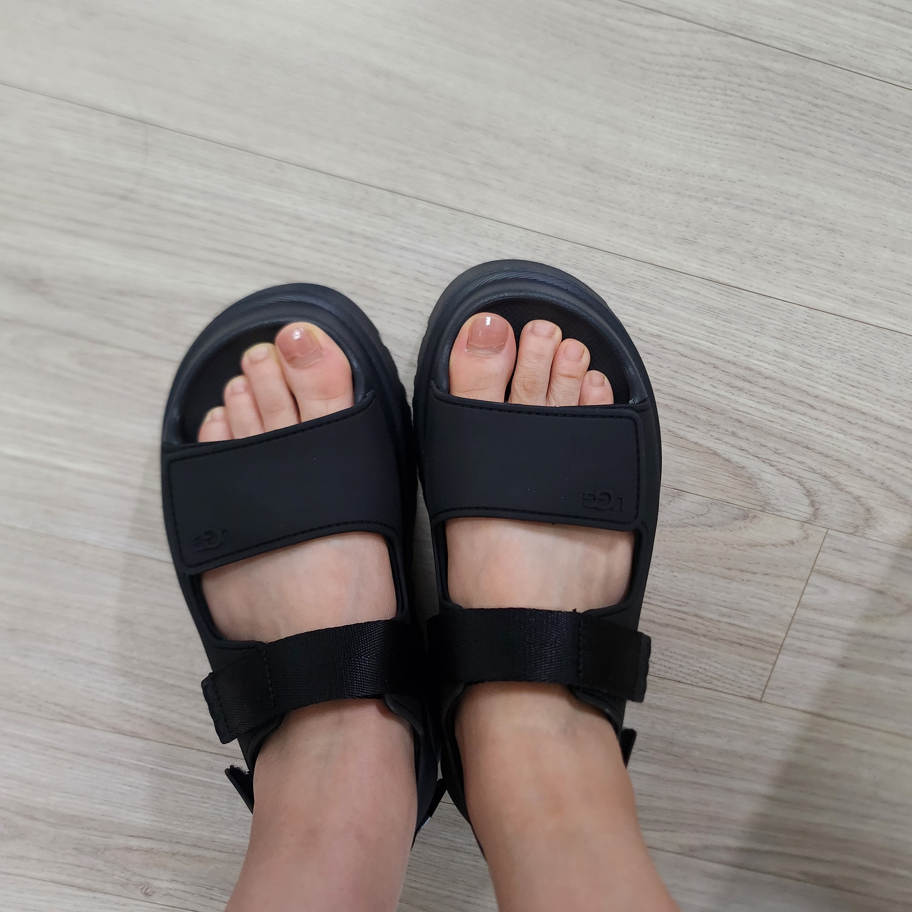 (W) UGG GoldenGlow Black 착용 스타일
