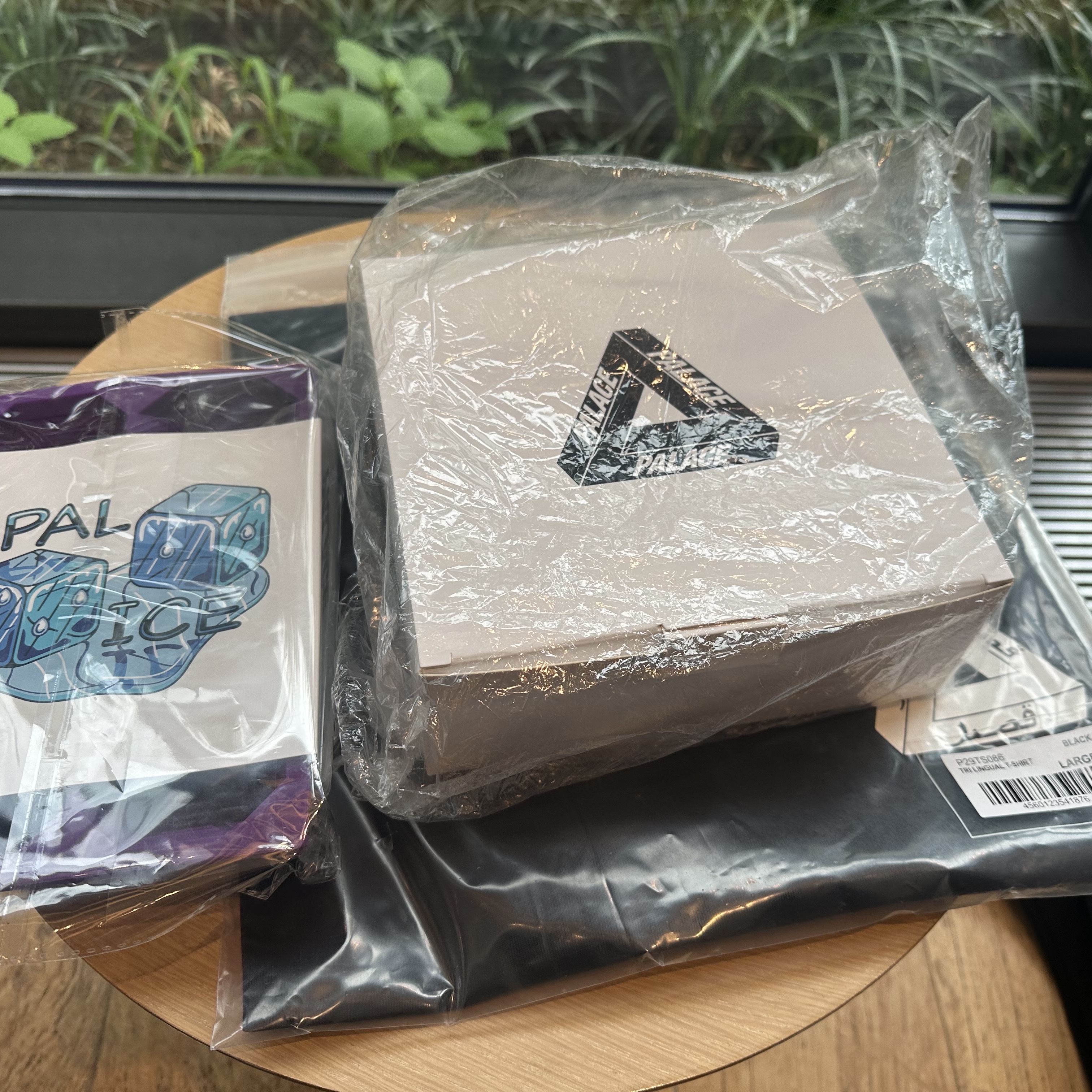 Palace Tri Lingual T-Shirt Black - 25FW 착용 스타일 - 1