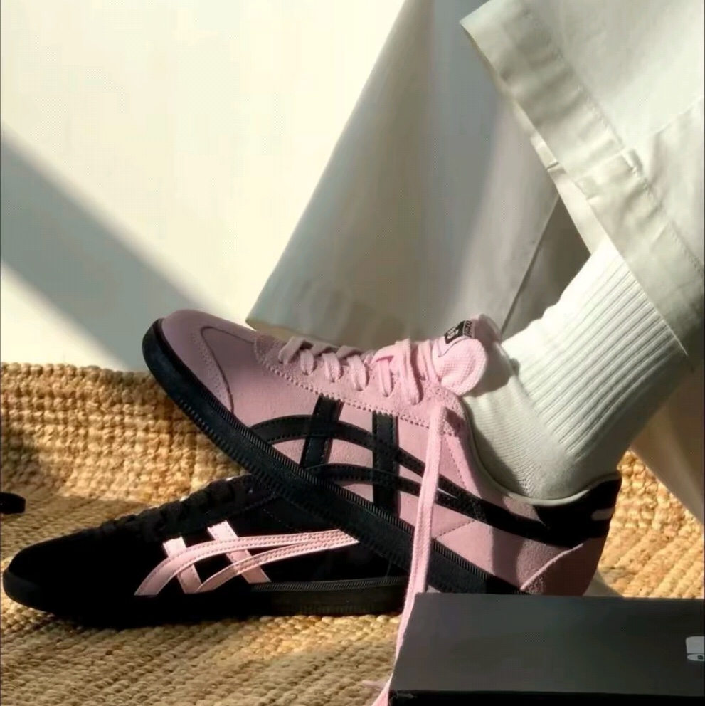 Onitsuka Tiger Tokuten Pink Black, (W) Onitsuka Tiger Tokuten Black Pink 착용 스타일 - 2