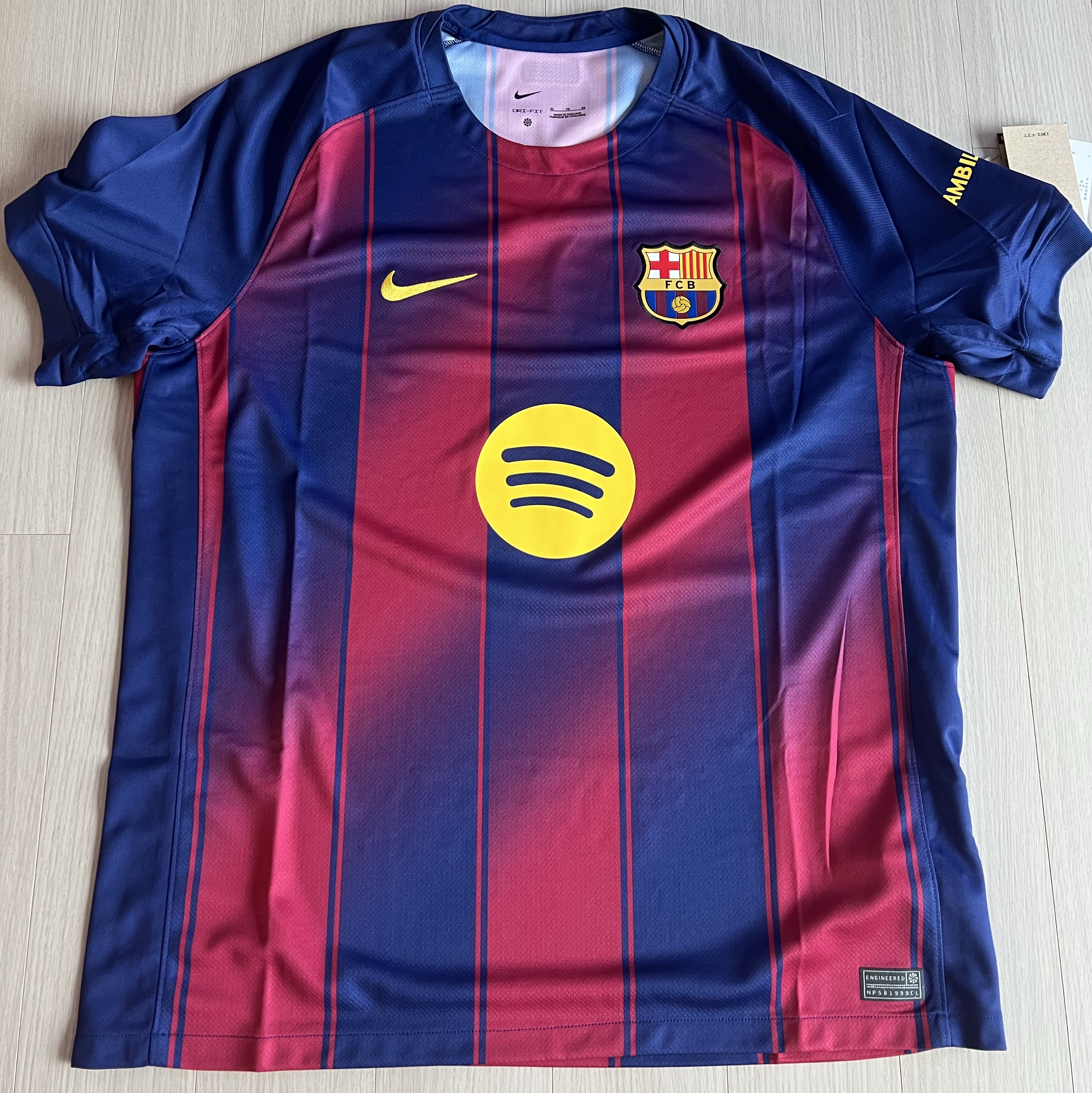 Nike FC Barcelona 2025/26 Stadium Home Dri-Fit Football Replica Jersey Deep Royal Blue Noble Red (Non Marking Ver.) 착용 스타일