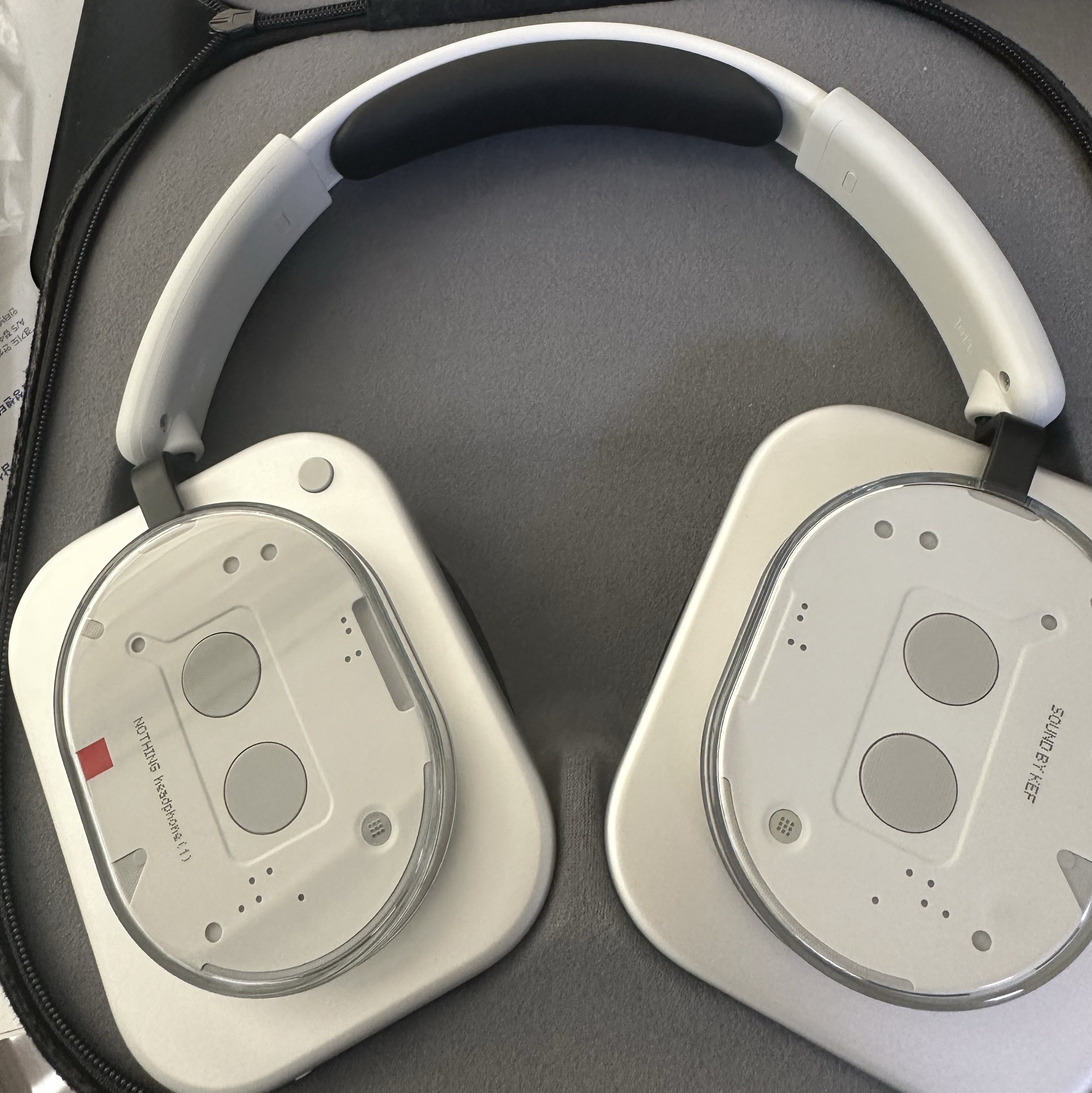 Nothing Headphone (1) White 착용 스타일 - 2