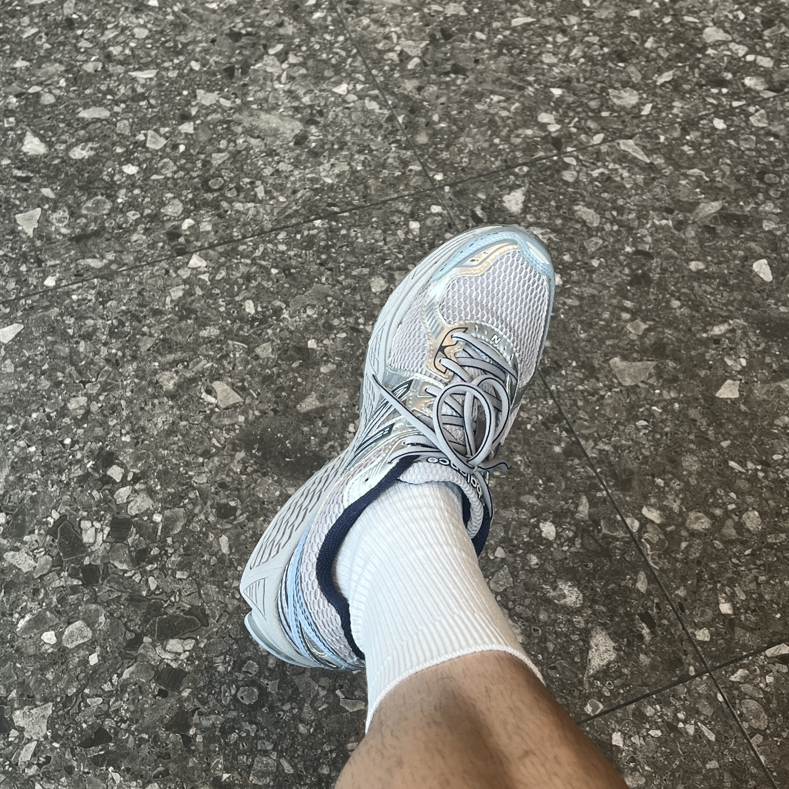 New Balance 860v2 Arctic Grey 착용 스타일