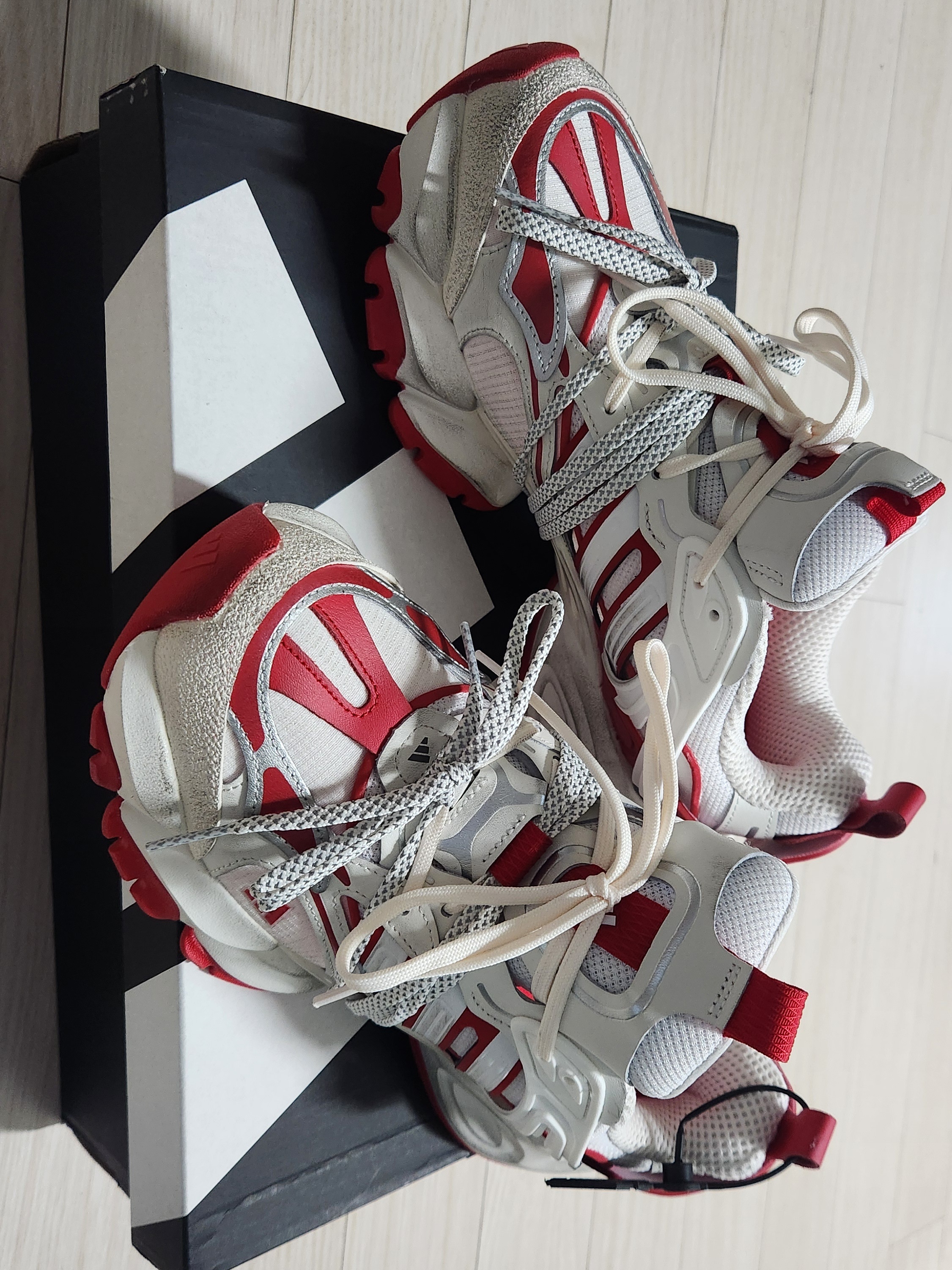 Adidas Vento XLG Deluxe Sneakers White Red 착용 스타일 - 3