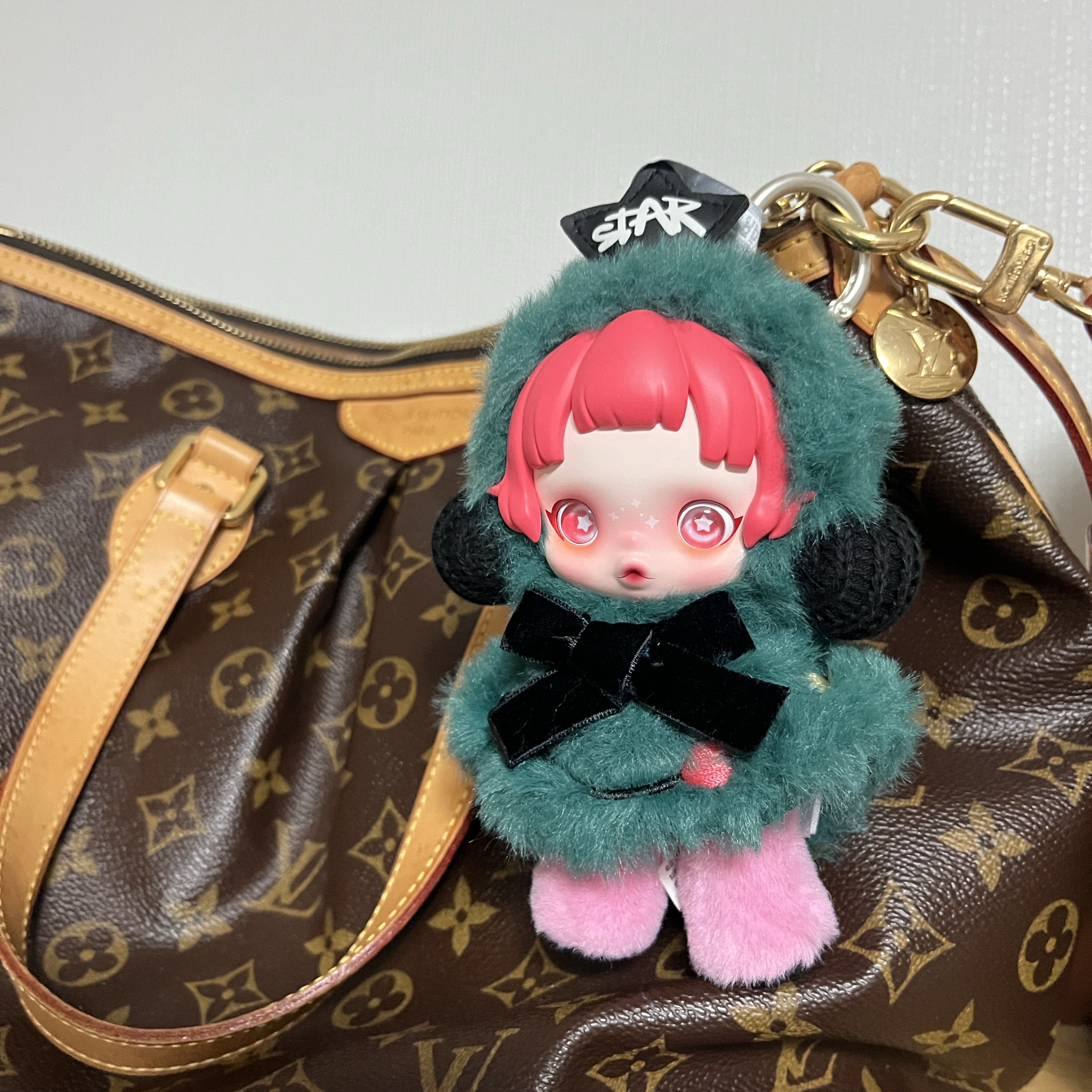 Pop Mart Skullpanda Winter Symphony Series Keyring Partita (Opened Case) 착용 스타일