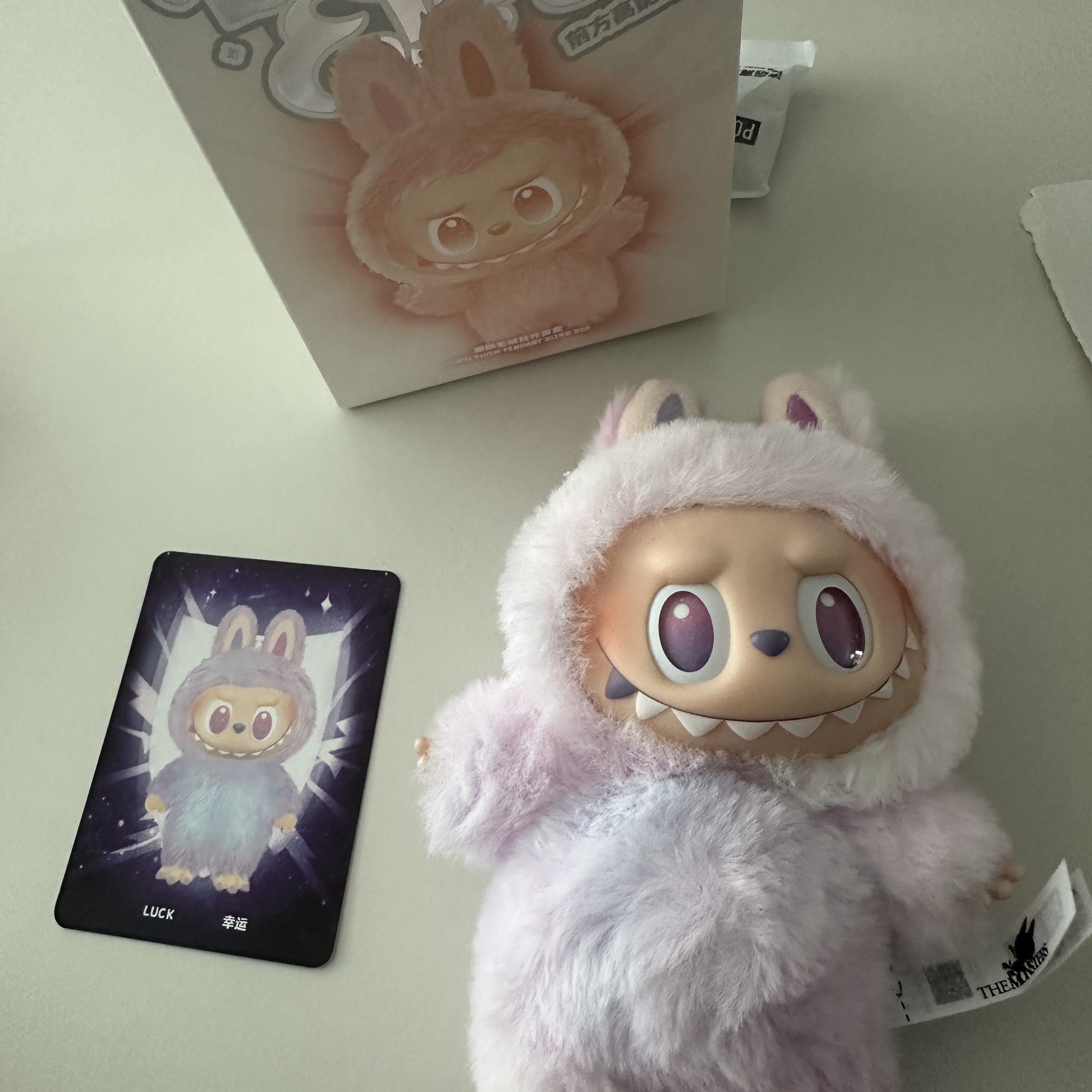 Pop Mart Labubu The Monsters Highlight Series Sealed Case (1 Blind Box) 착용 스타일 - 1