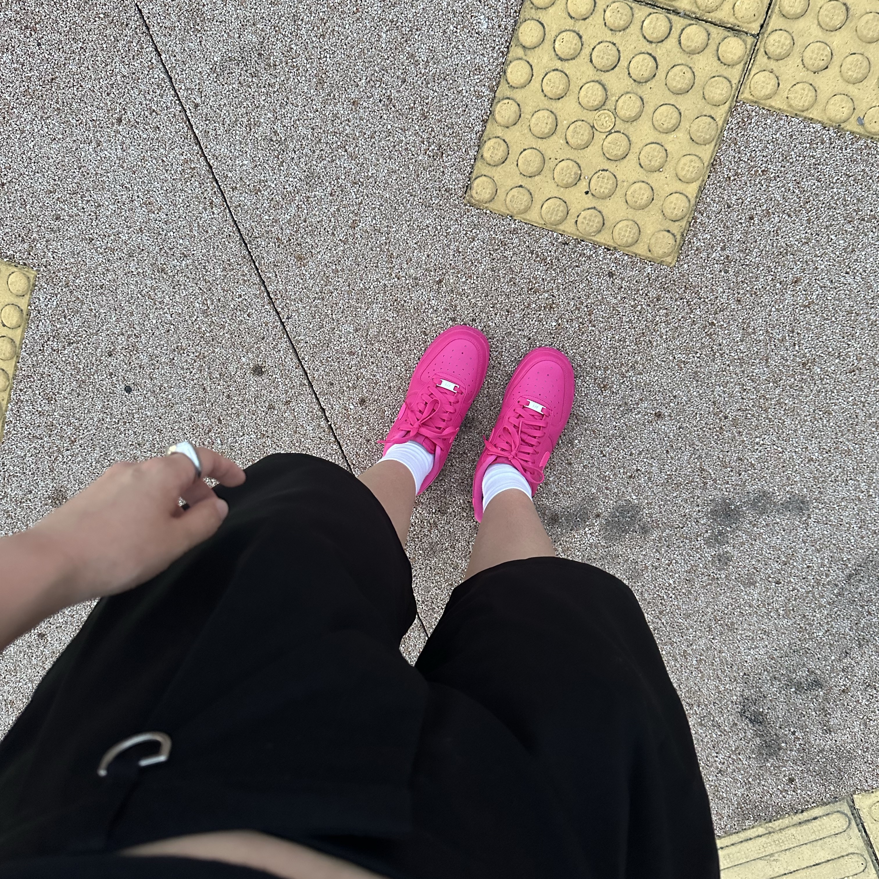 (W) Nike Air Force 1 '07 Fireberry Fierce Pink 착용 스타일 - 1