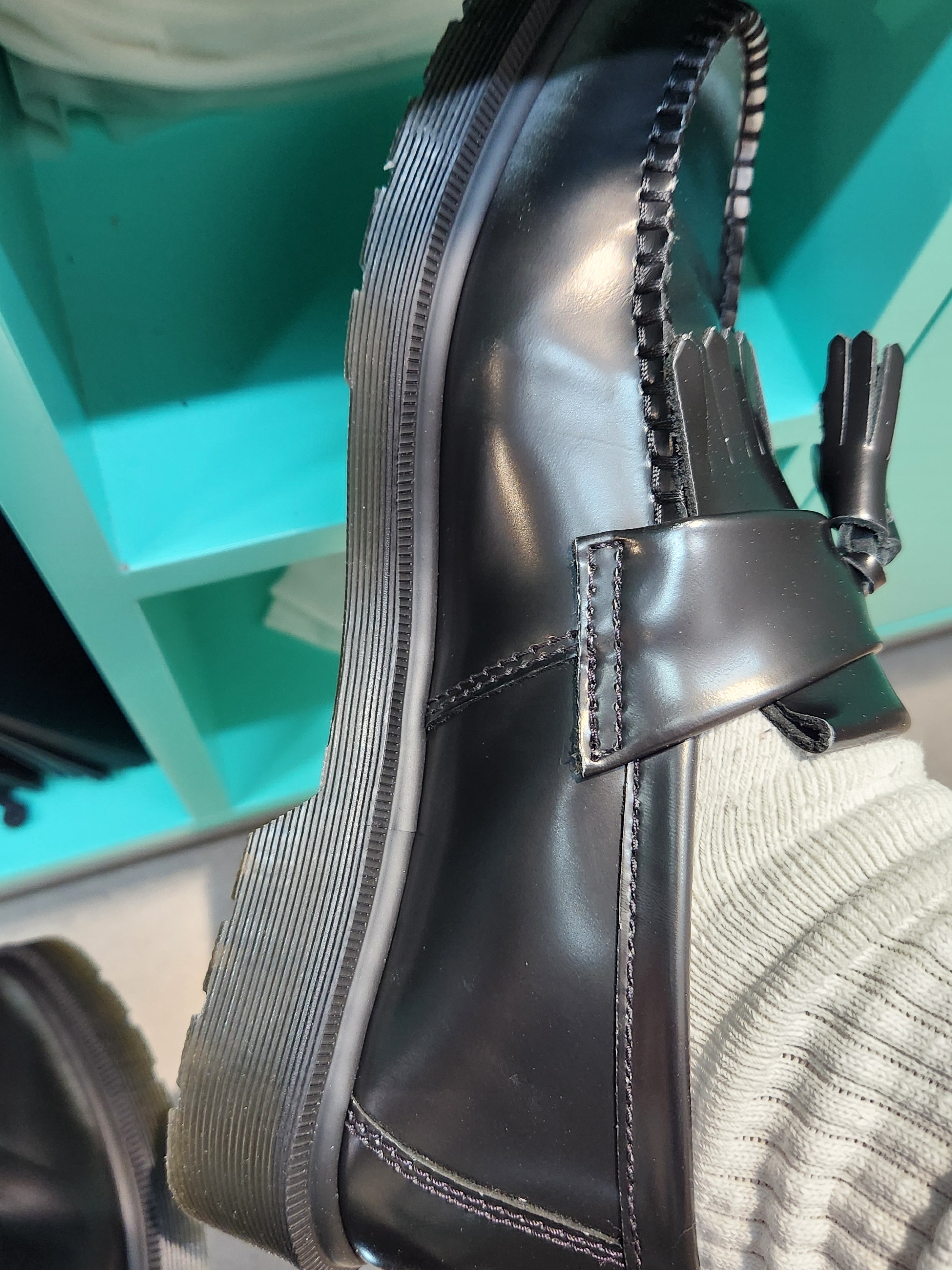 Dr. Martens Adrian Tassel Arcadia Rub Off Leather Loafers Silver 착용 스타일 - 3