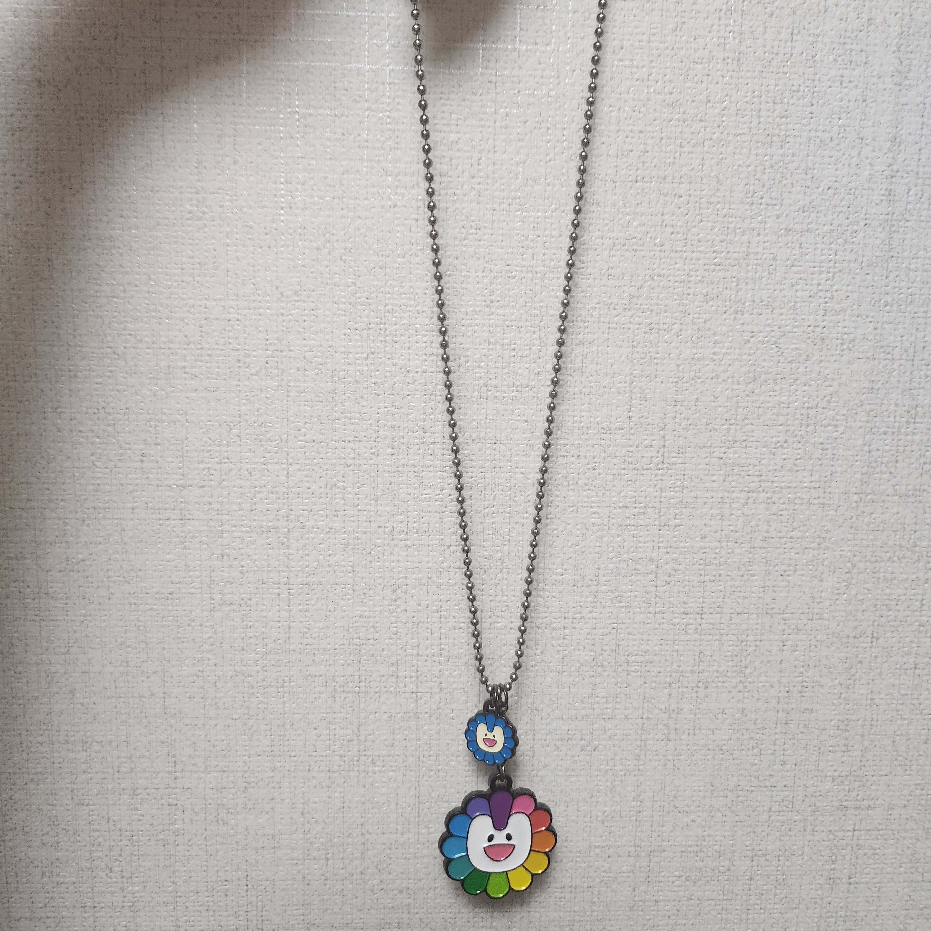 NewJeans x Murakami Metal Keyring Flower 착용 스타일