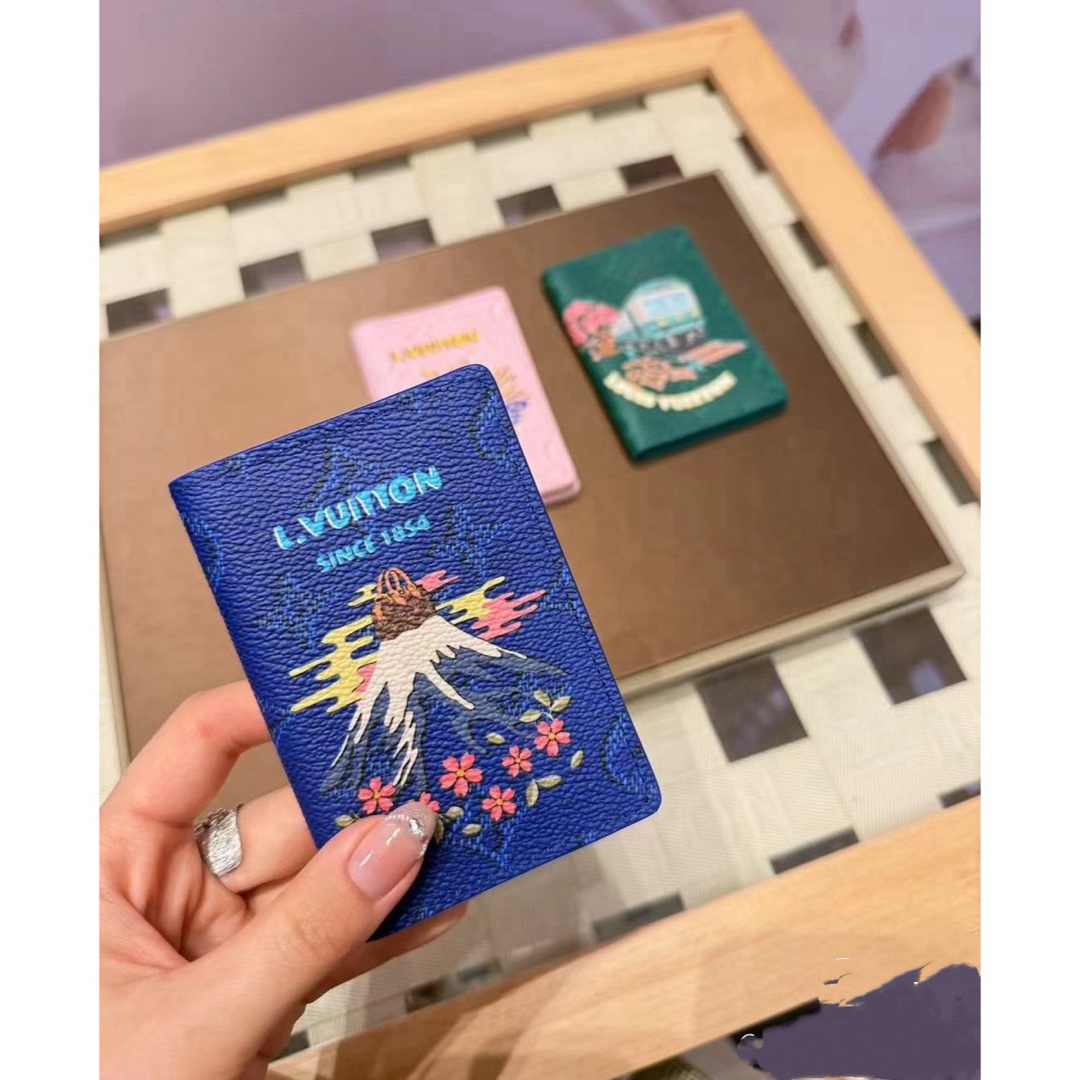 Louis Vuitton Pocket Organizer Blue 착용 스타일 - 1