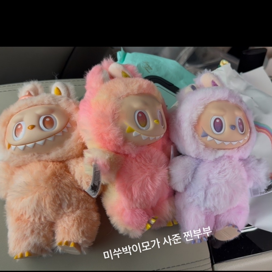 Pop Mart Labubu The Monsters Highlight Series Sealed Case (Bundle of 3/1 Blind Box) 착용 스타일