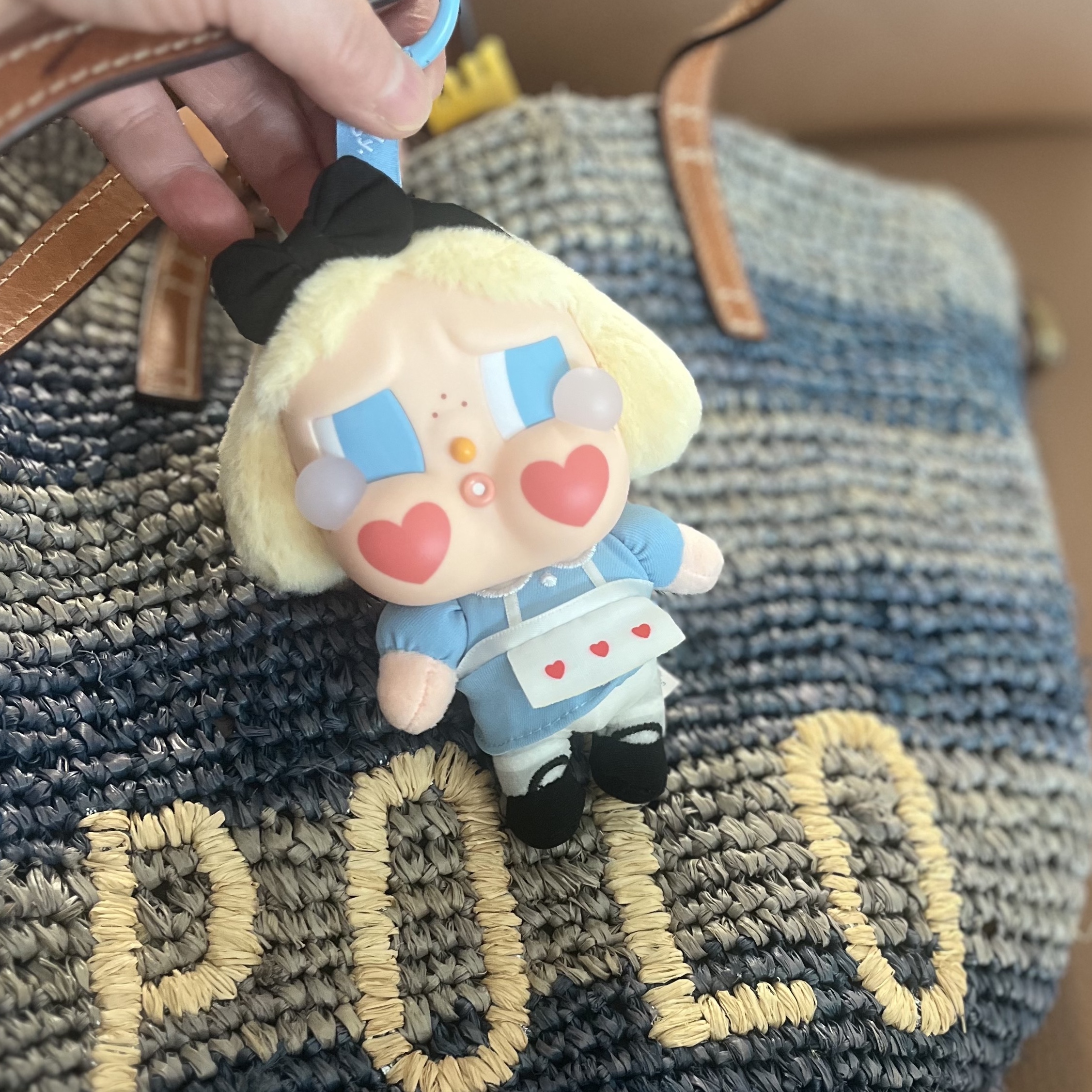 Pop Mart Crybaby Crying Again Series Plush Keyring She's Alice (Opened Case) 착용 스타일