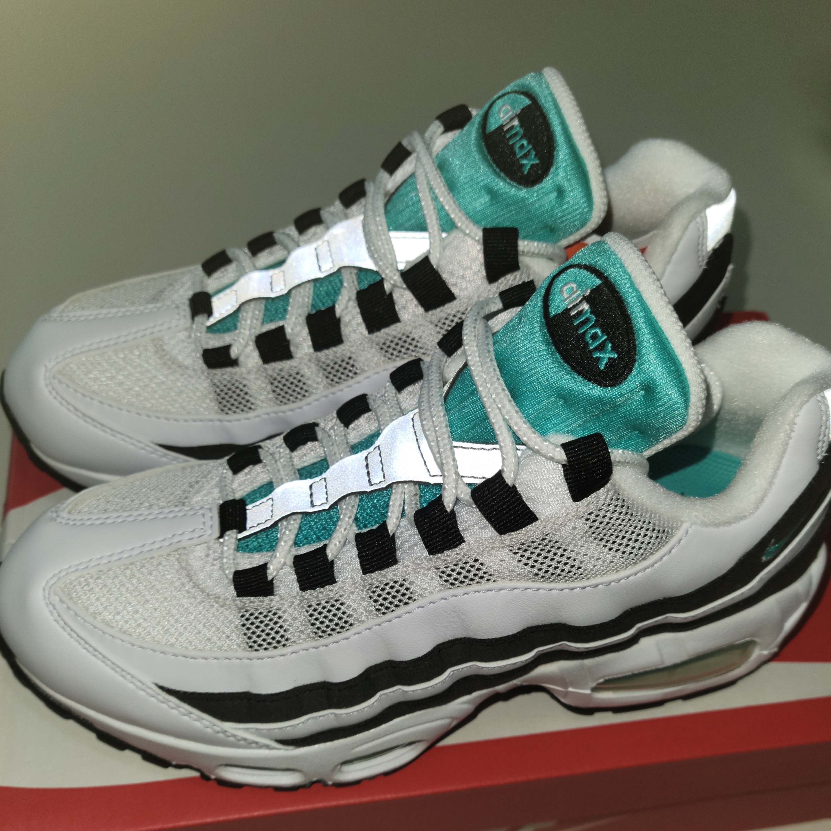 Nike Air Max 95 OG White and Black 착용 스타일 - 1