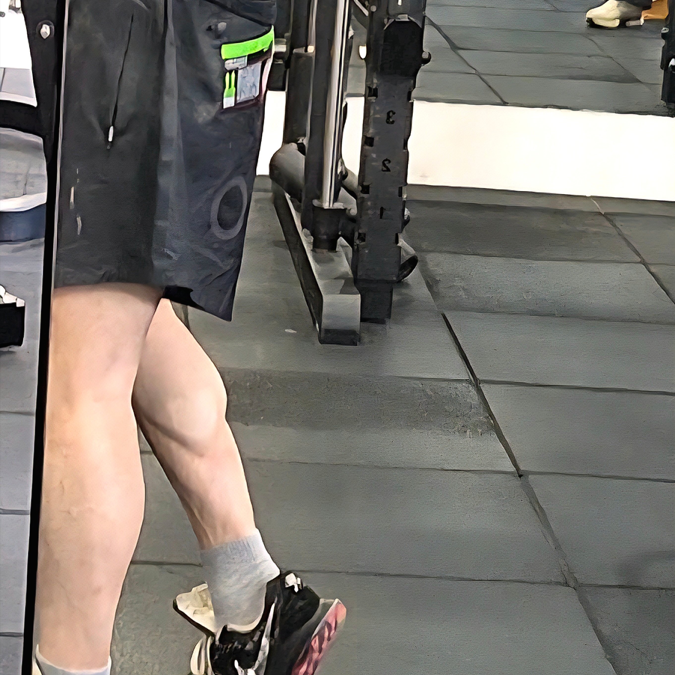Nike x Off-White NRG RU Shorts, Samsung Galaxy Z Flip7 512GB Coral Red (Korean Ver.) 착용 스타일 - 2