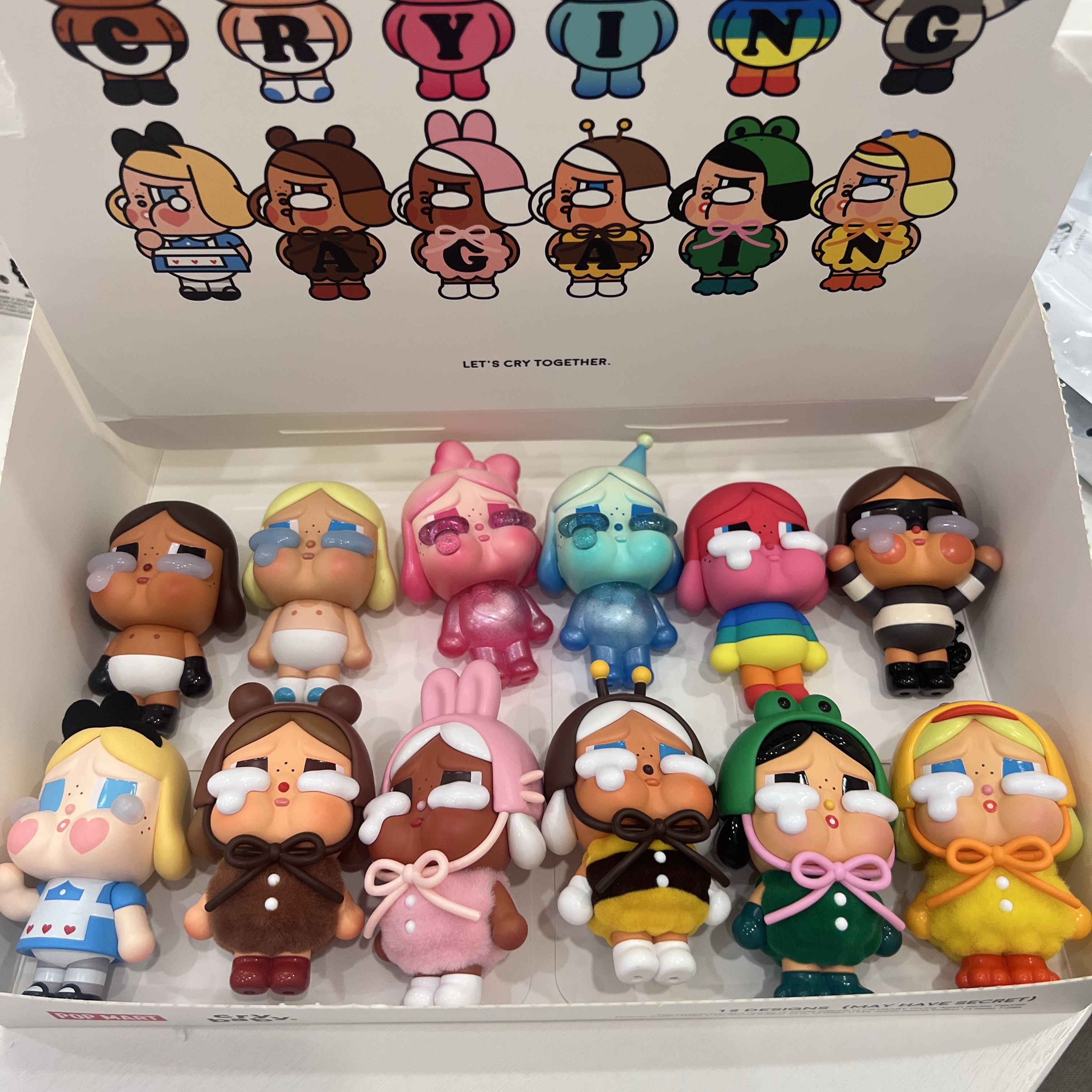 Pop Mart Crybaby Crying Again Series Sealed Case (12 Blind Boxes) 착용 스타일