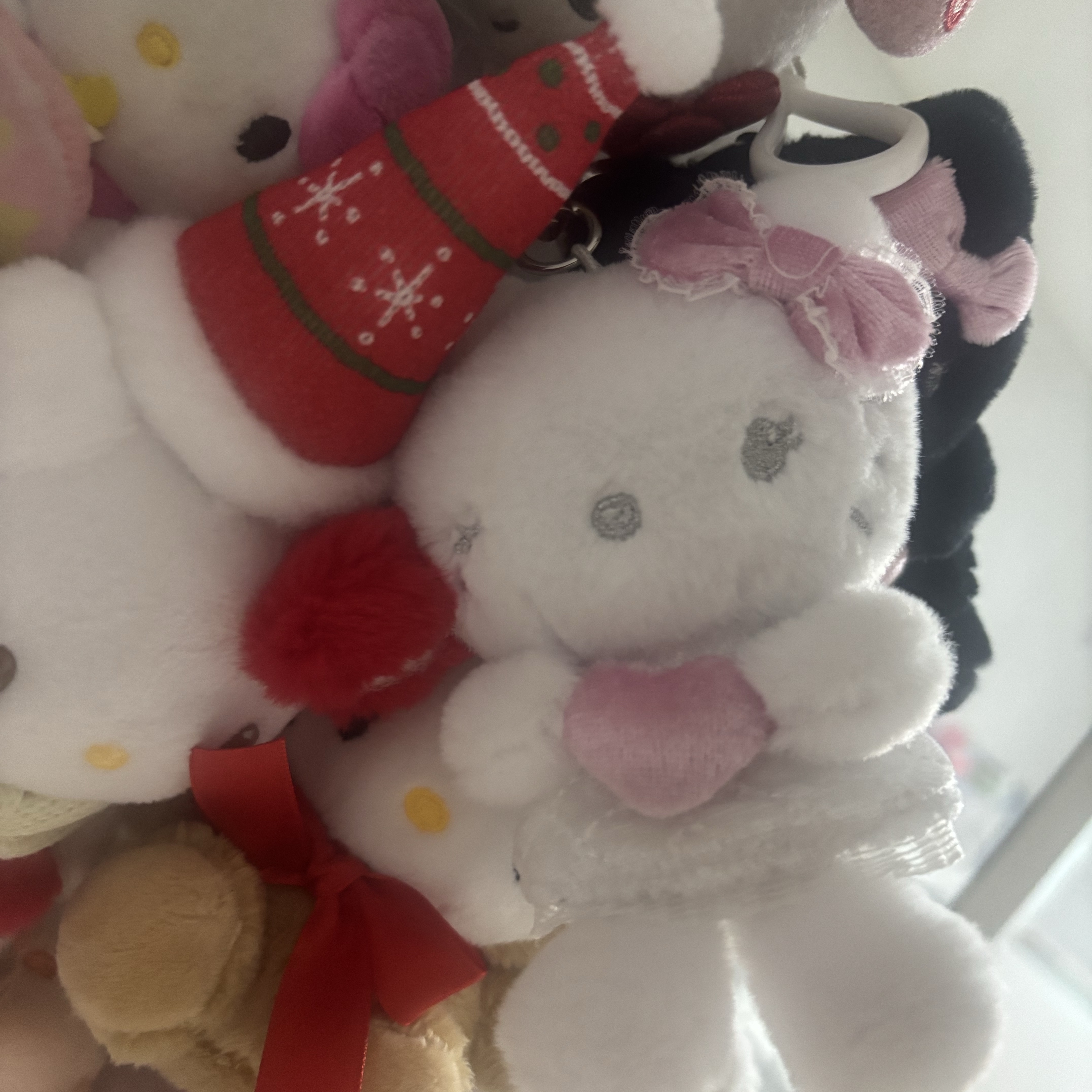 Sanrio x Fillimilli Hello Kitty Angels and Devils Doll Keyring Angel 착용 스타일