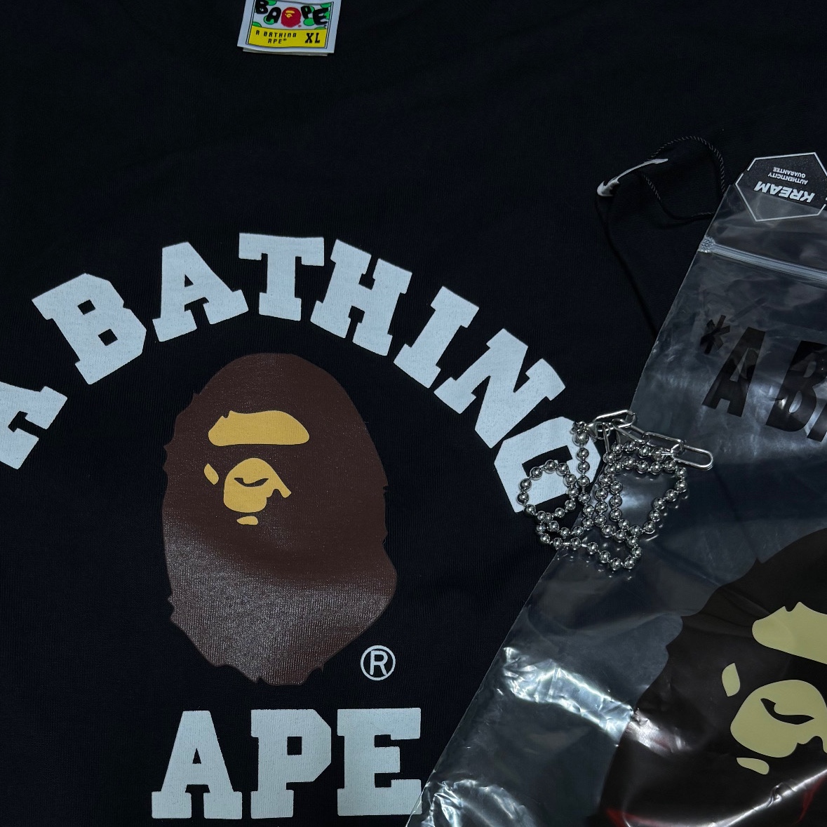 BAPE College T-Shirt Black 착용 스타일 - 1