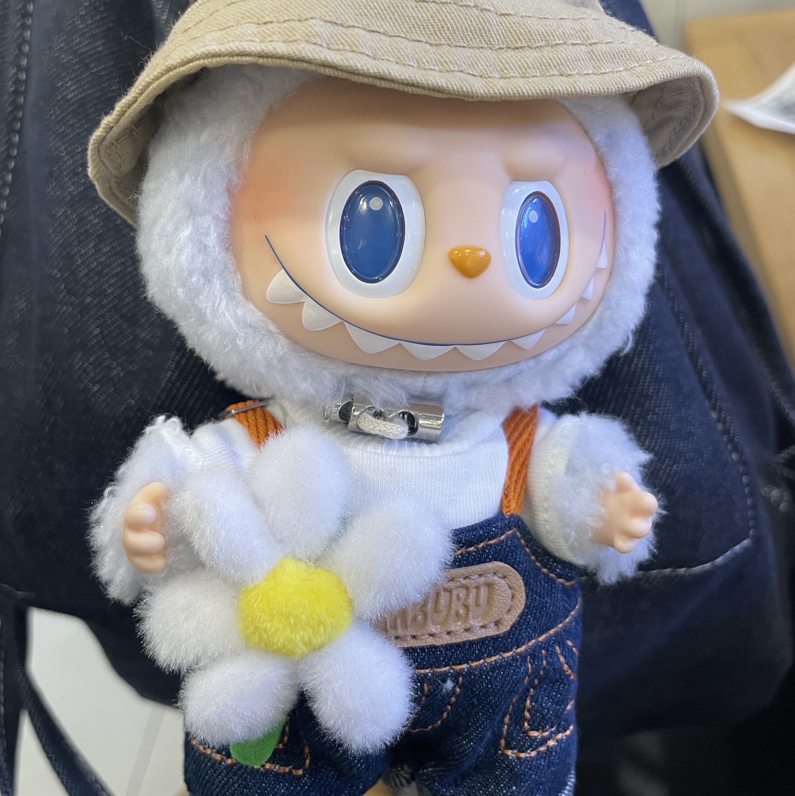 Pop Mart Fall In Wild Labubu Series Toy Keyring 착용 스타일