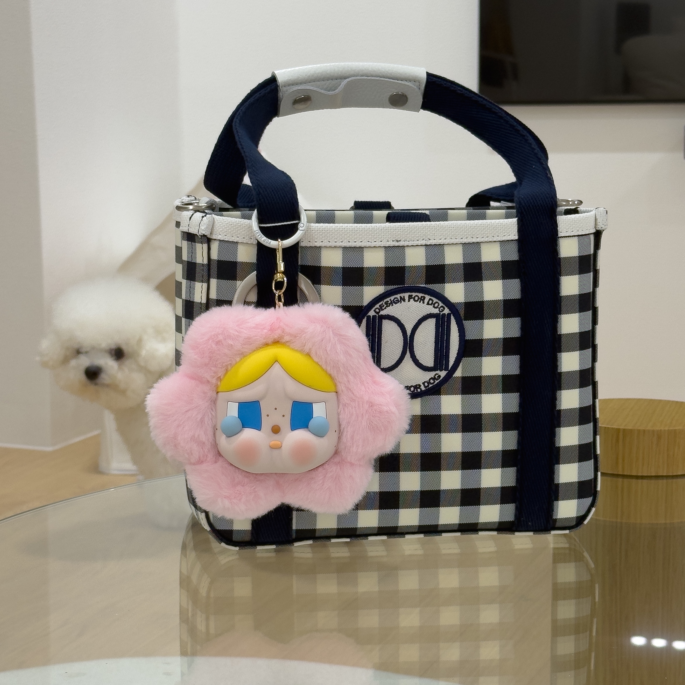 Pop Mart Crybaby Sad Club Series Silicone Plush Earphone Bag 착용 스타일