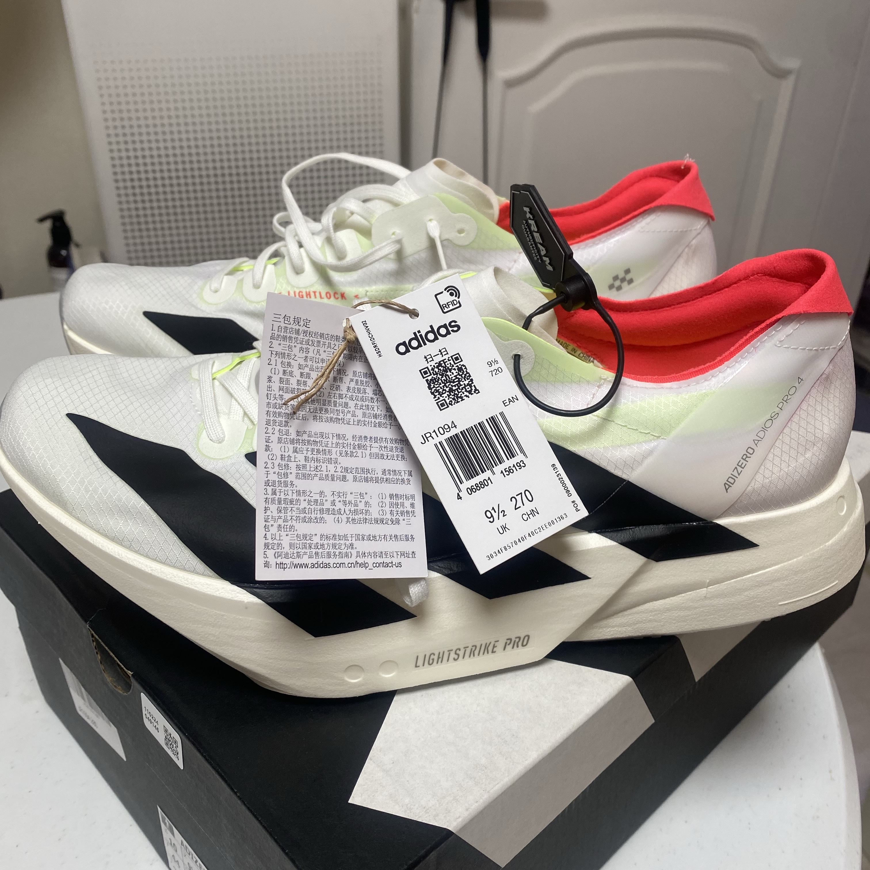 Adidas Adizero Adios Pro 4 Cloud White Core Black, Norda 001 White Forest 착용 스타일 - 1