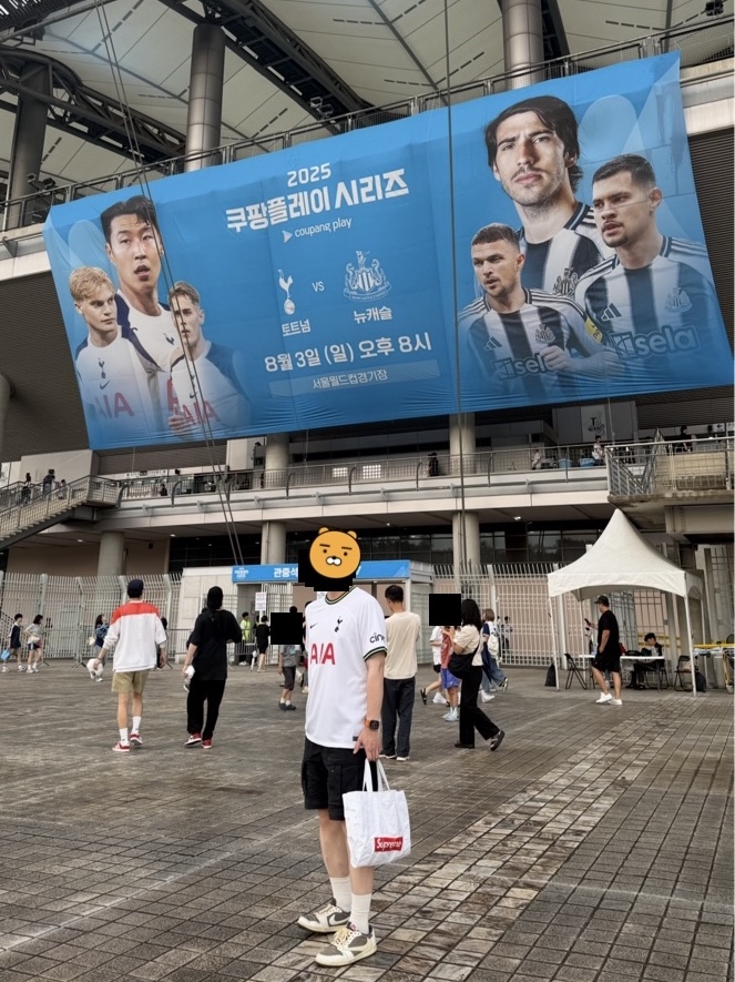 Nike Tottenham Hotspur 2022/23 Dri-Fit Stadium Home Jersey White (Non Marking Ver.), Jordan 1 x Travis Scott Retro Low OG SP Sail and Ridgerock 착용 스타일 - 1