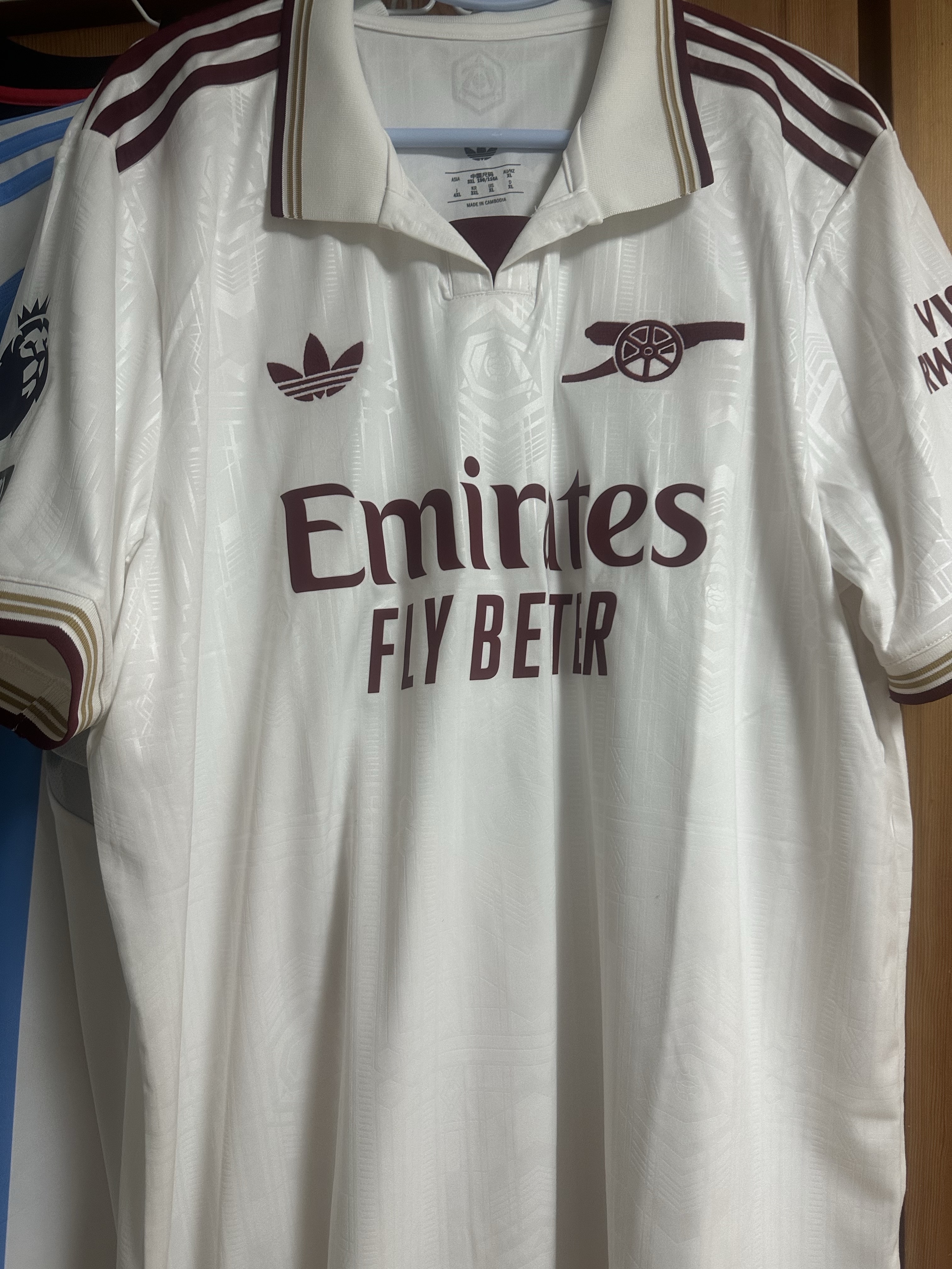 Adidas Arsenal 2025/26 3rd Jersey Cloud White Team Coll Burgundy 2 - KR Sizing (Non Marking Ver.) 착용 스타일
