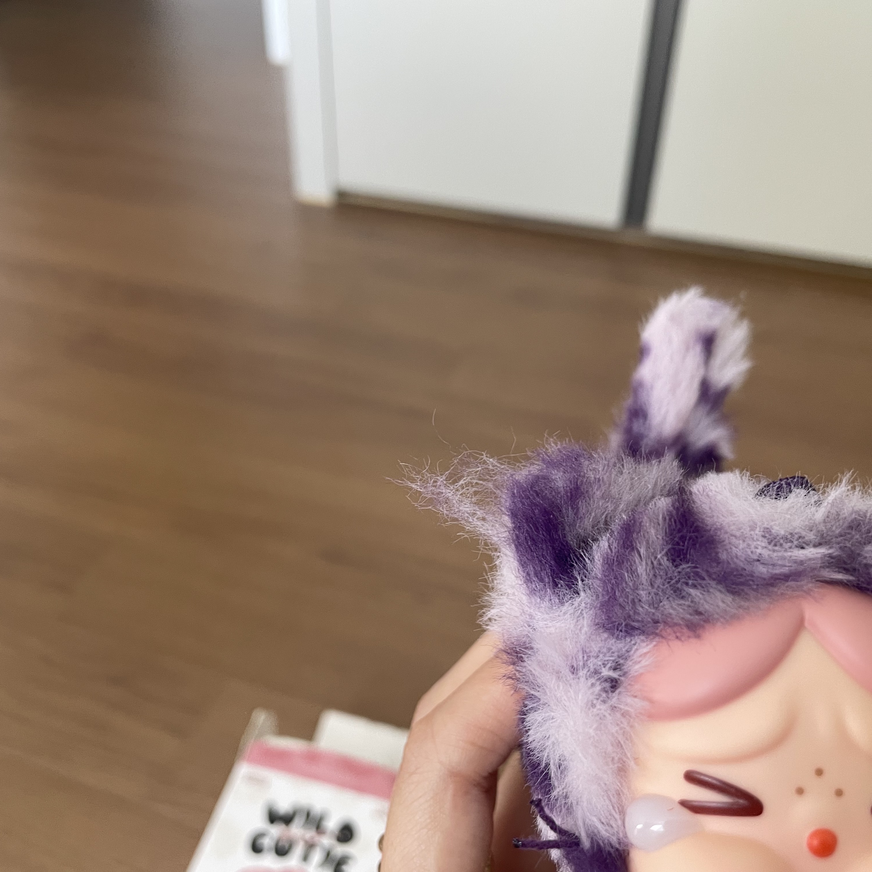 Pop Mart Crybaby Wild But Cutie Series Vinyl Plush Pendant Neon Cutie (Opened Case) 착용 스타일 - 1