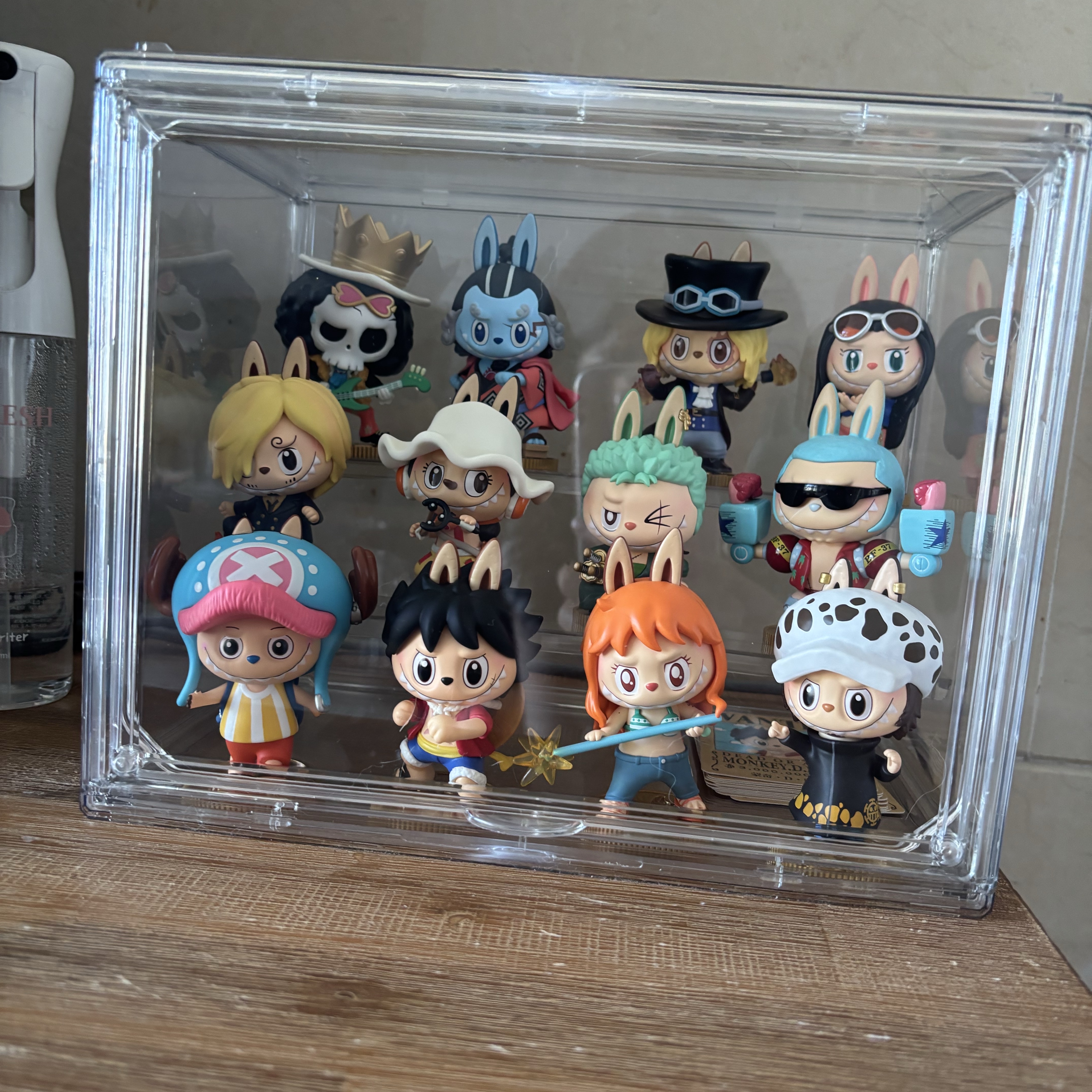 Pop Mart Labubu The Monsters x One Piece Series Figures Sealed Case (12 Blind Boxes) 착용 스타일