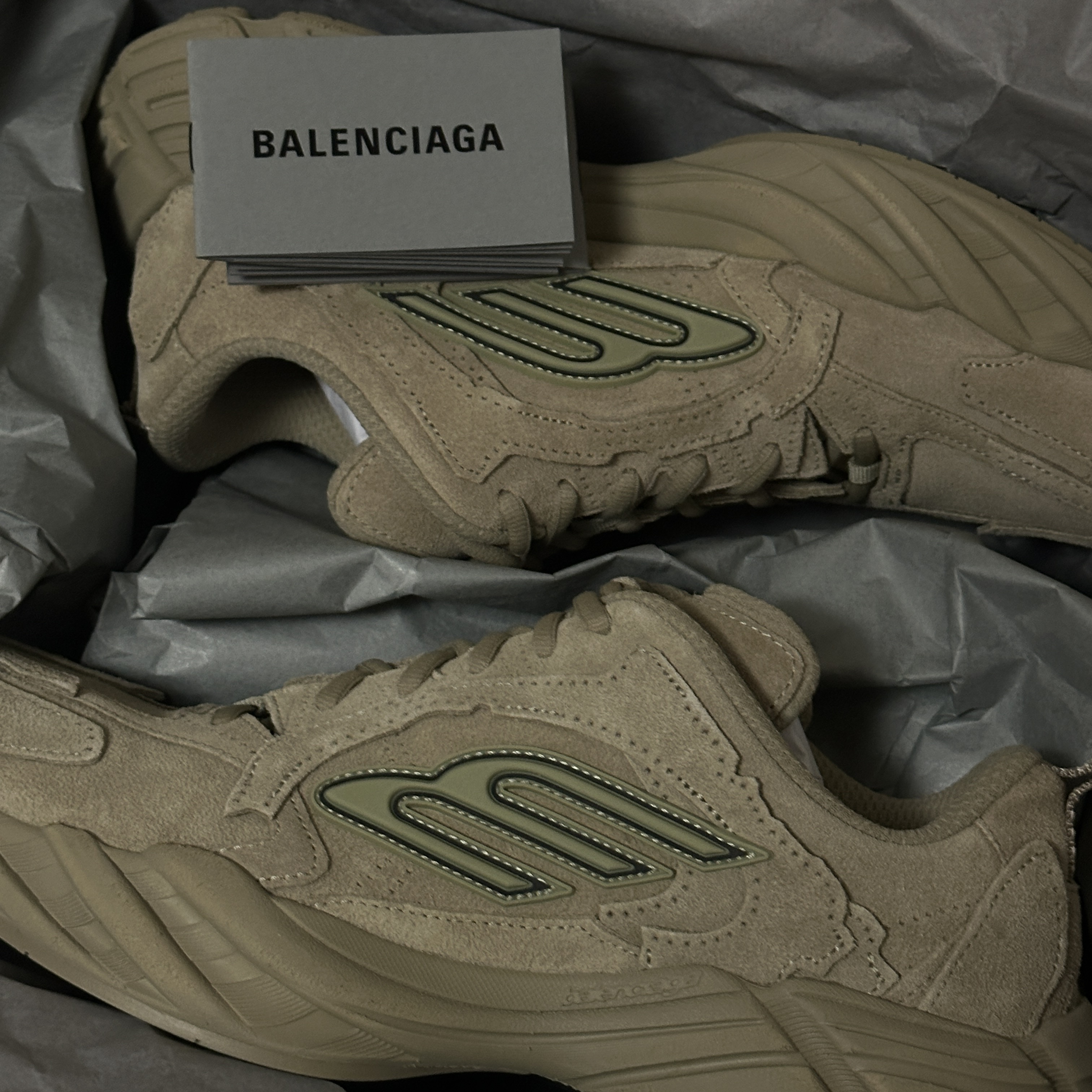 (W) Balenciaga Monday Shoe Beige 착용 스타일