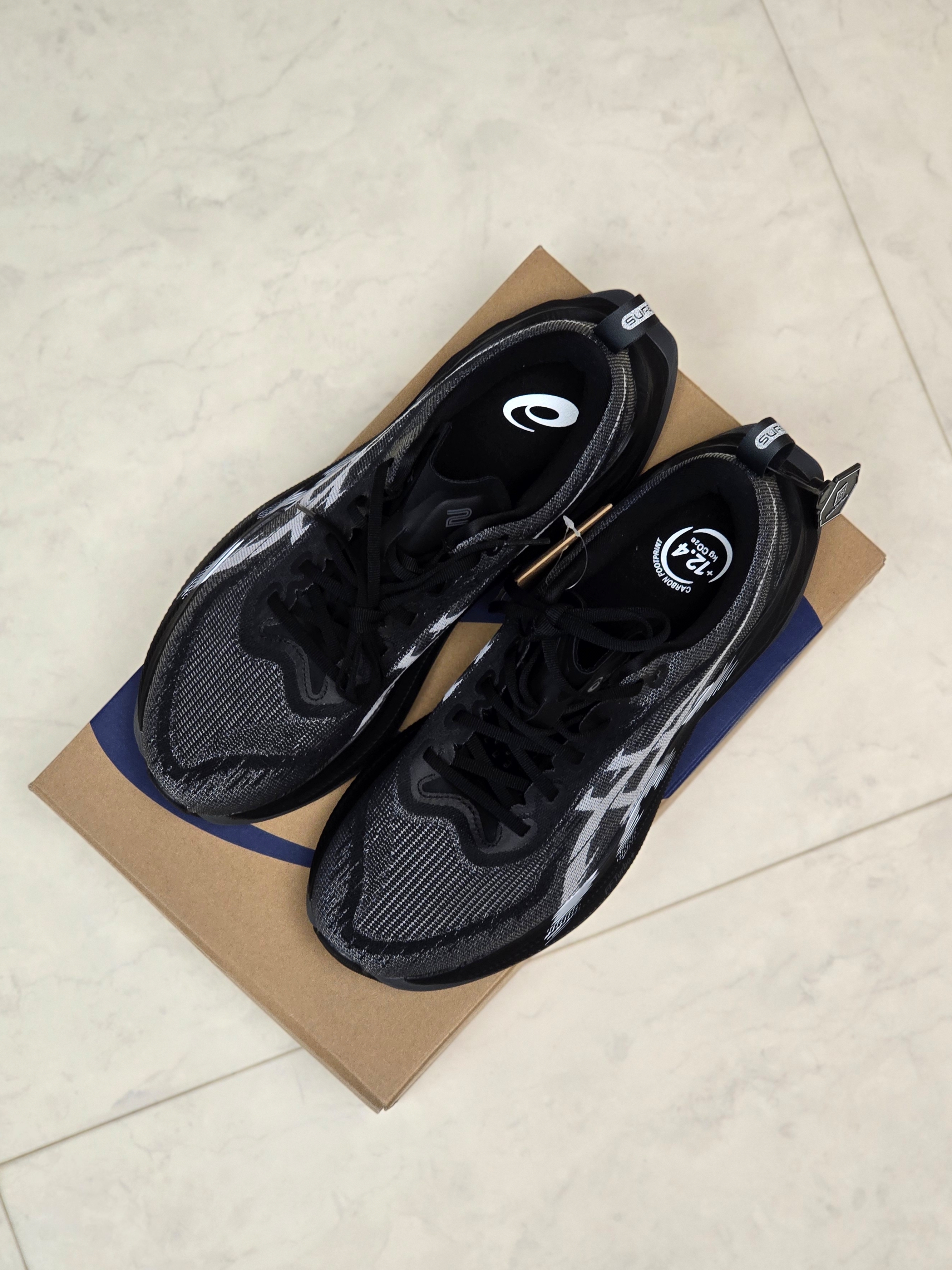 Asics Superblast 2 Black White 착용 스타일 - 2