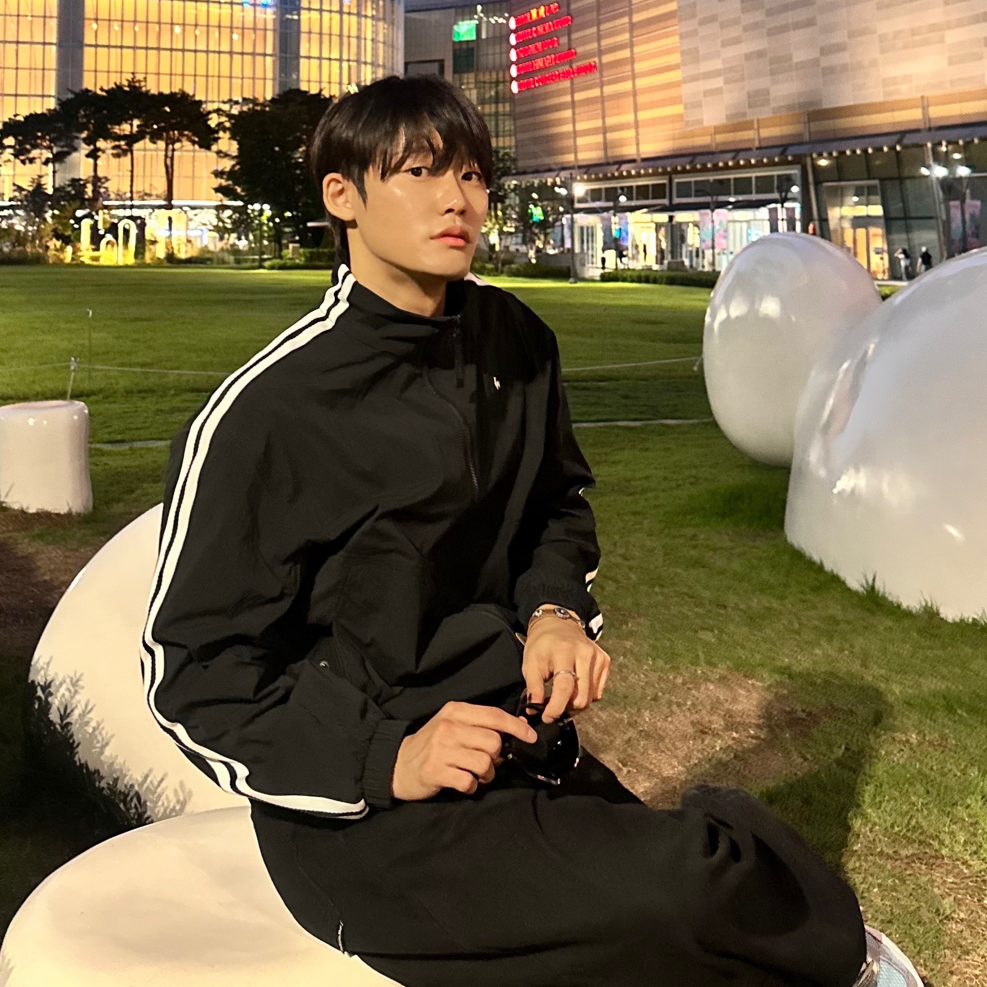 Apple AirPods Max Lightning Silver (Korean Ver.), Asics Gel-Kayano 14 Arctic Sky Pure Silver 착용 스타일 - 4