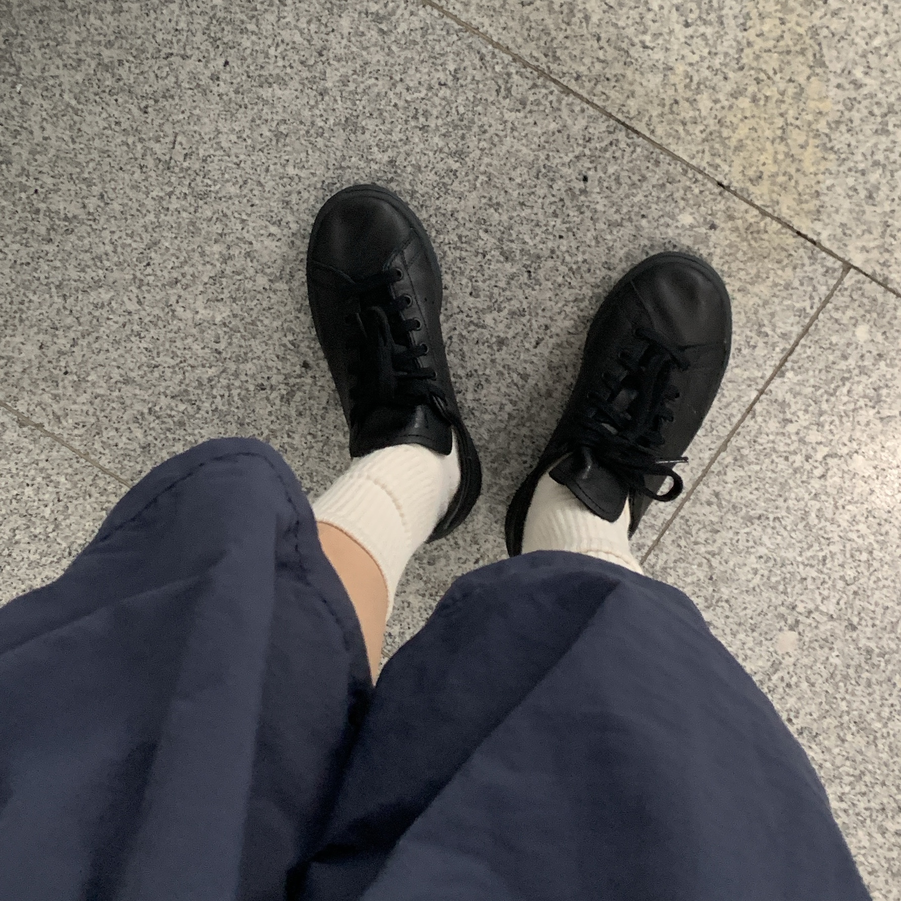 Adidas Stan Smith Decon Core Black 착용 스타일 - 1