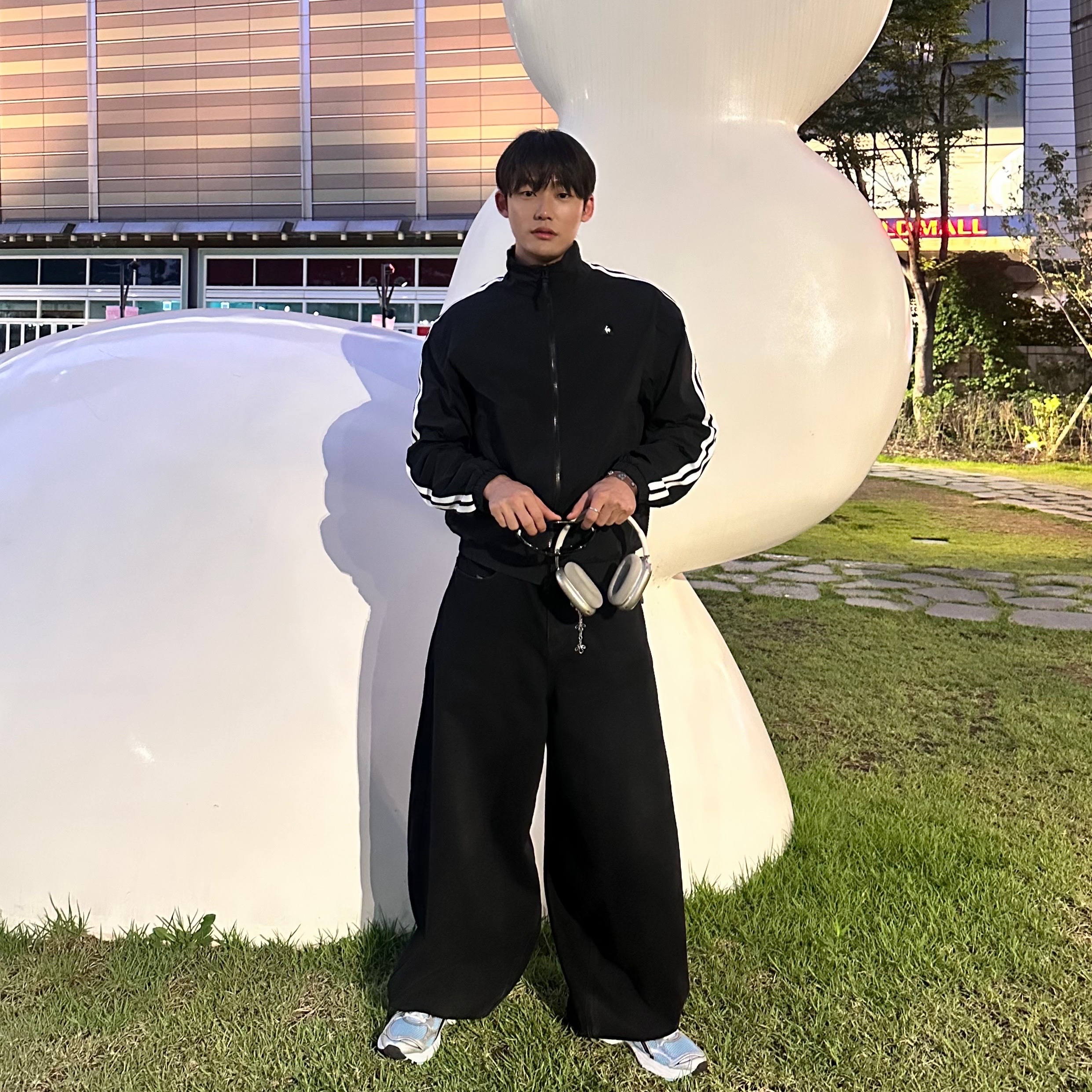 Apple AirPods Max Lightning Silver (Korean Ver.), Asics Gel-Kayano 14 Arctic Sky Pure Silver 착용 스타일 - 1