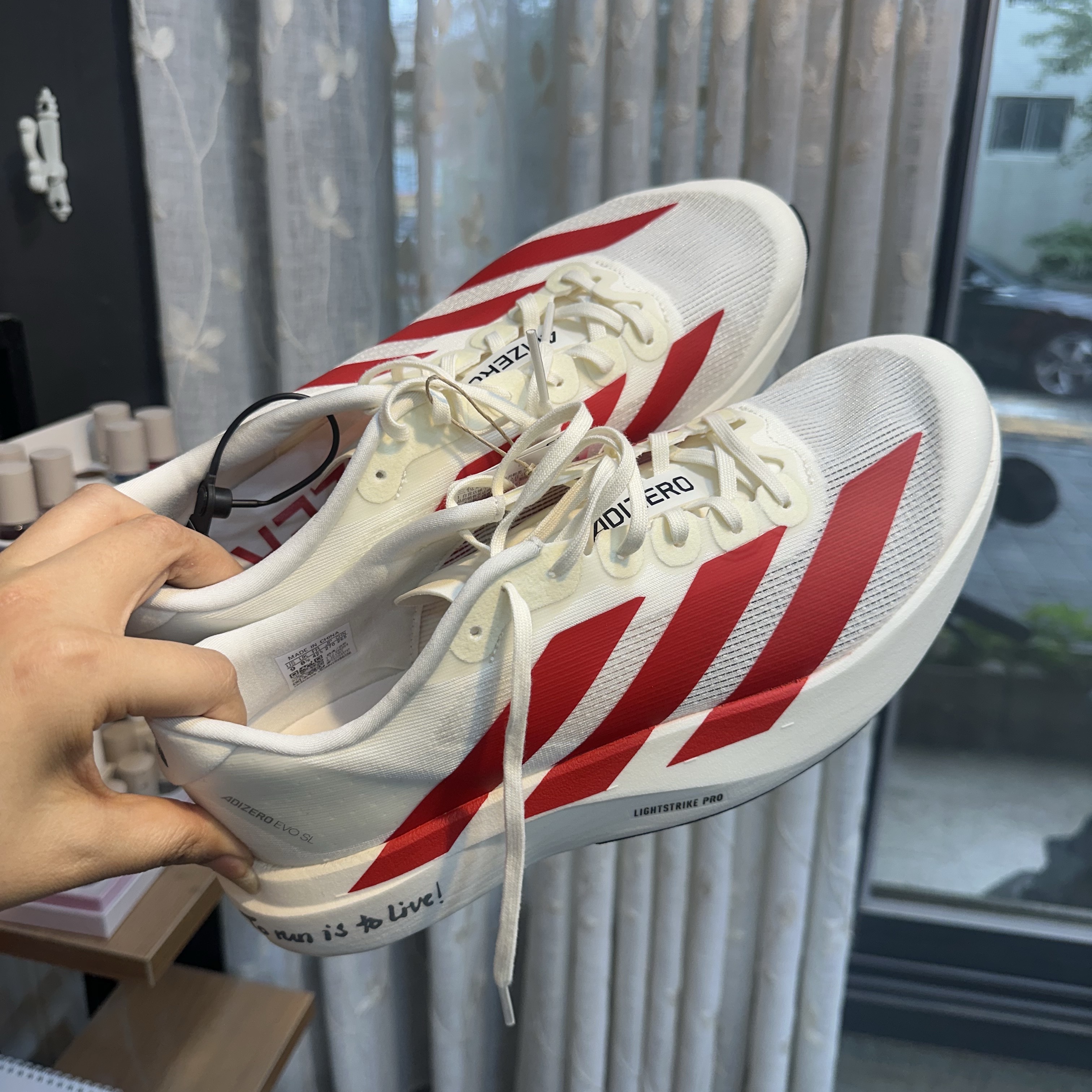 Adidas Adizero EVO SL Off White Better Scarlet 착용 스타일