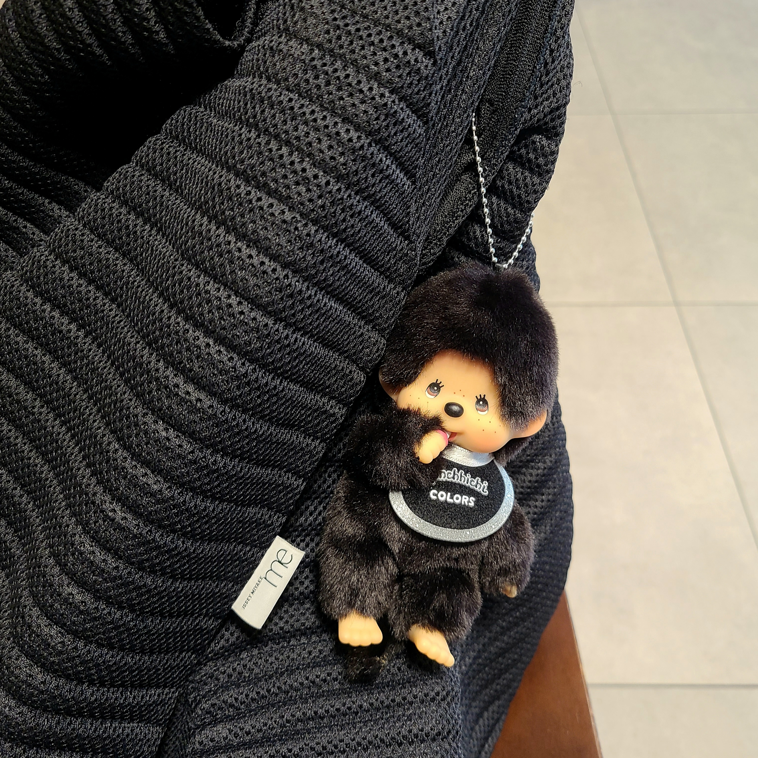 Monchhichi Colors Key Chain Black 착용 스타일 - 4