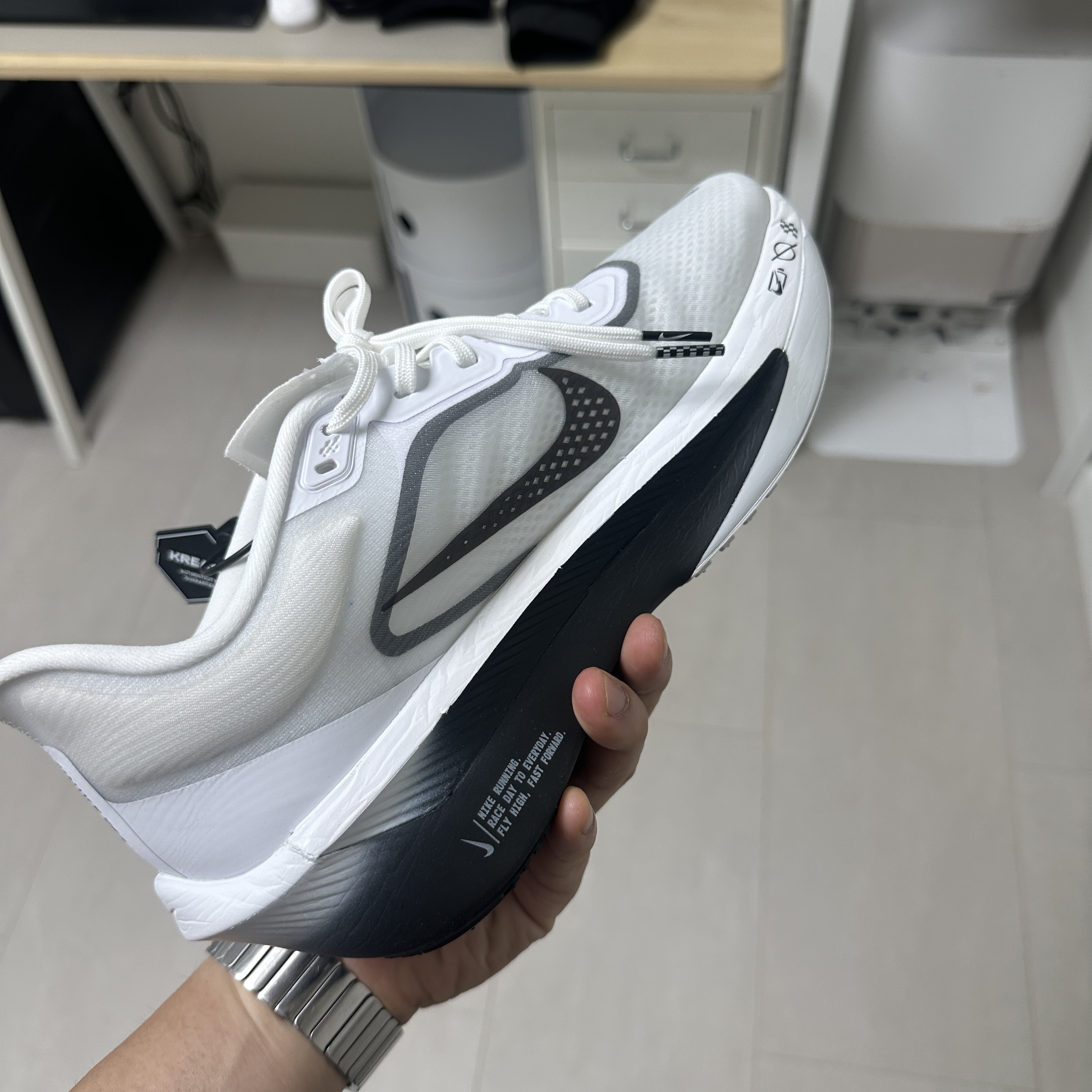 Nike Zoom Fly 6 White Smoke Grey 착용 스타일 - 3