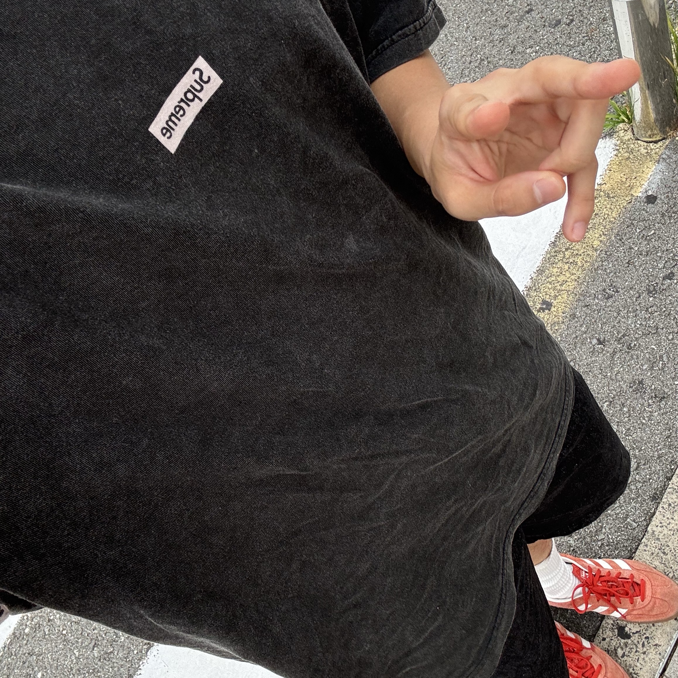 Supreme Overprint Small Box S/S Top Black - 24SS 착용 스타일