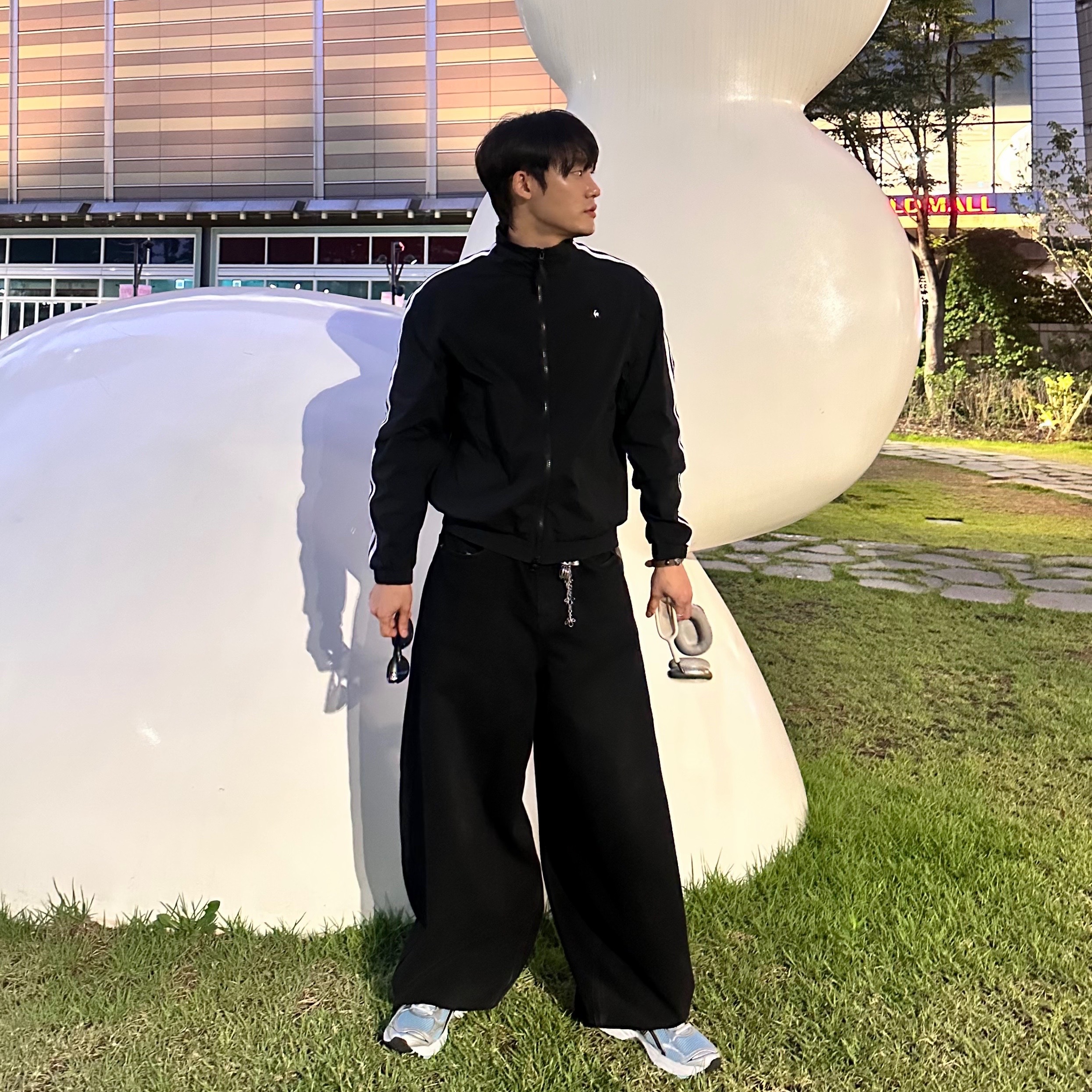 Apple AirPods Max Lightning Silver (Korean Ver.), Asics Gel-Kayano 14 Arctic Sky Pure Silver 착용 스타일 - 2