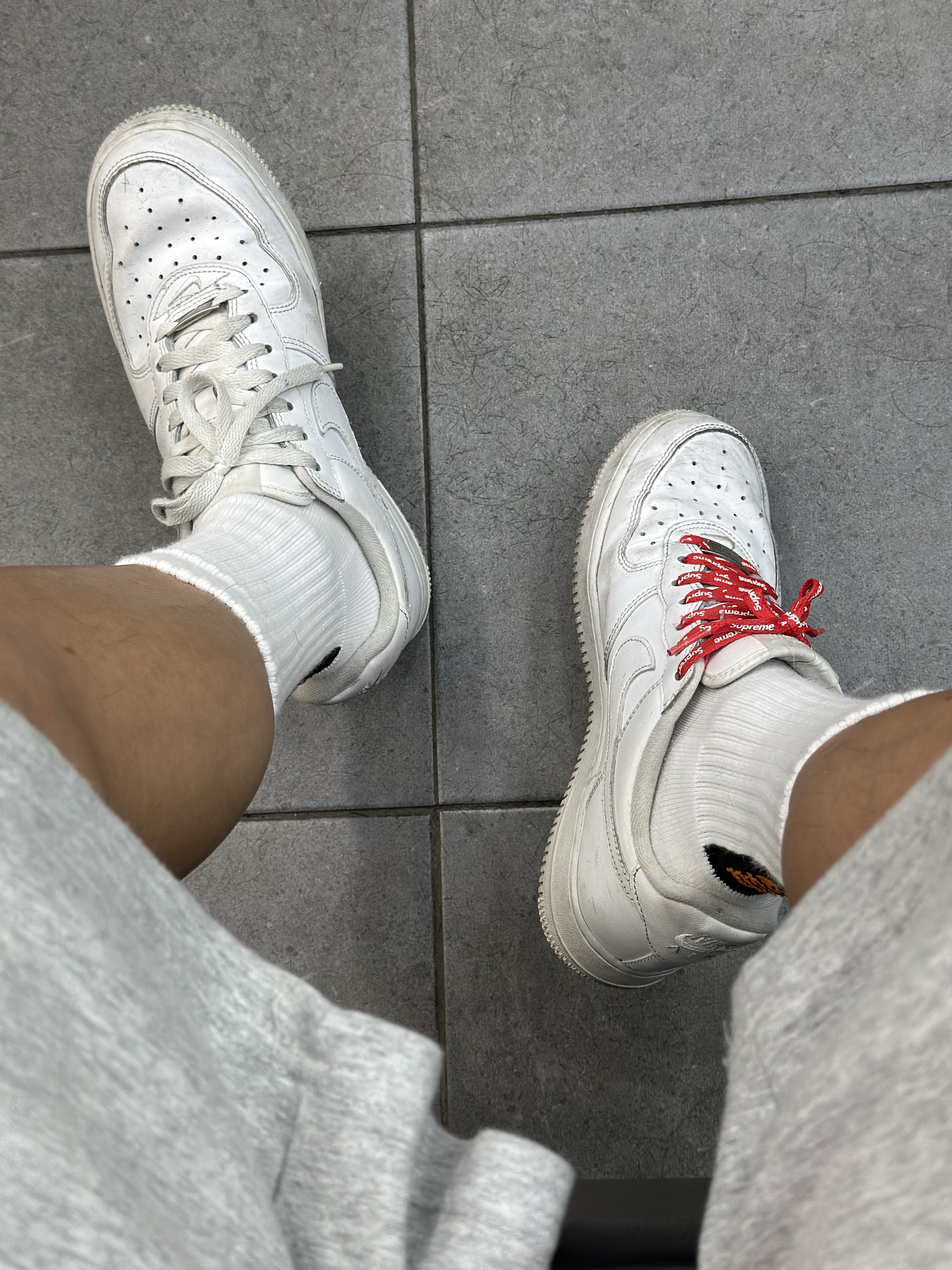 Nike x Supreme Air Force 1 Low White 착용 스타일