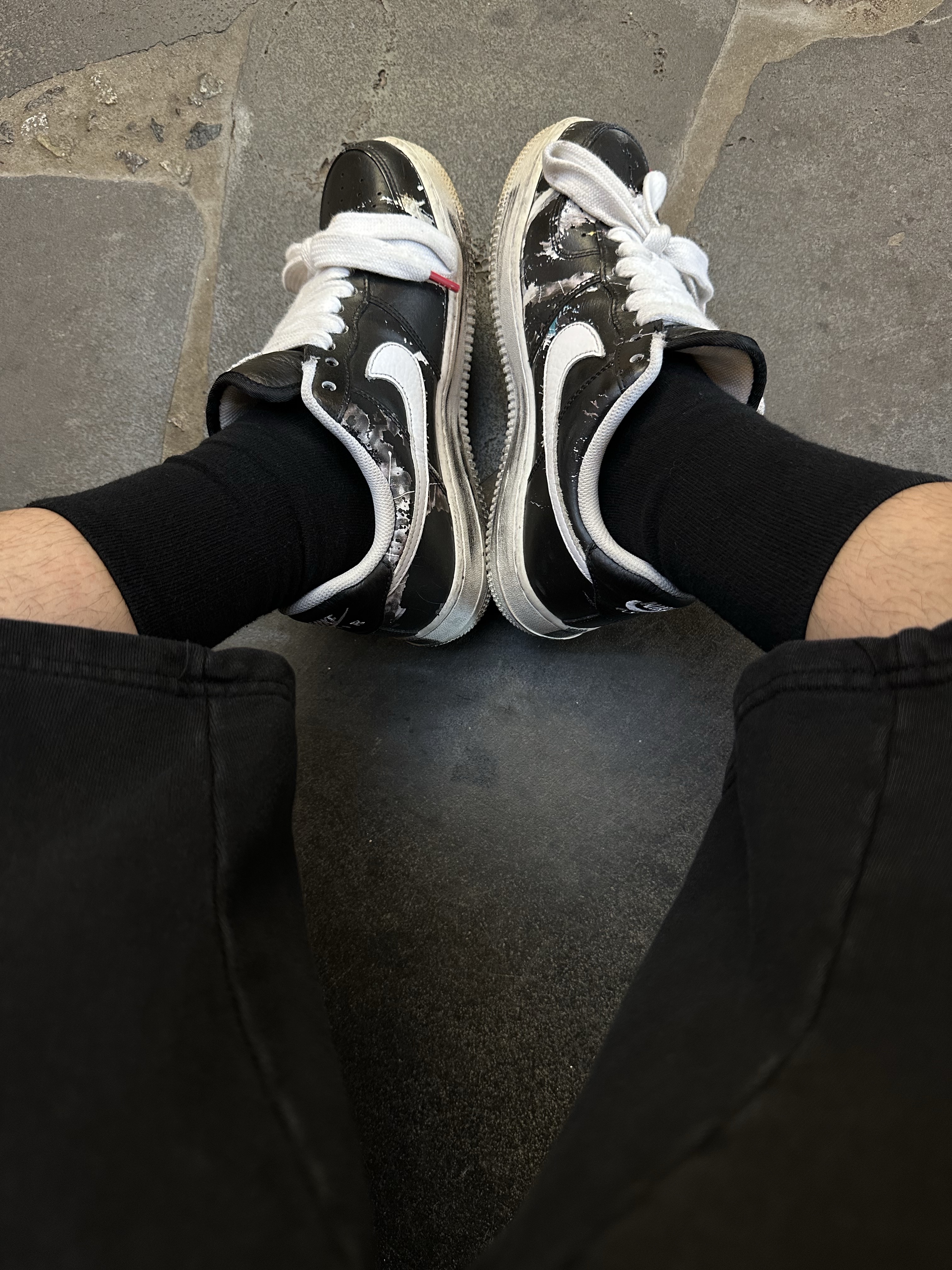 Undermycar MU.127 Classic Logo Brush Washed Sweat Shorts Black, Nike x Peaceminusone Air Force 1 Low Para-Noise 착용 스타일 - 3