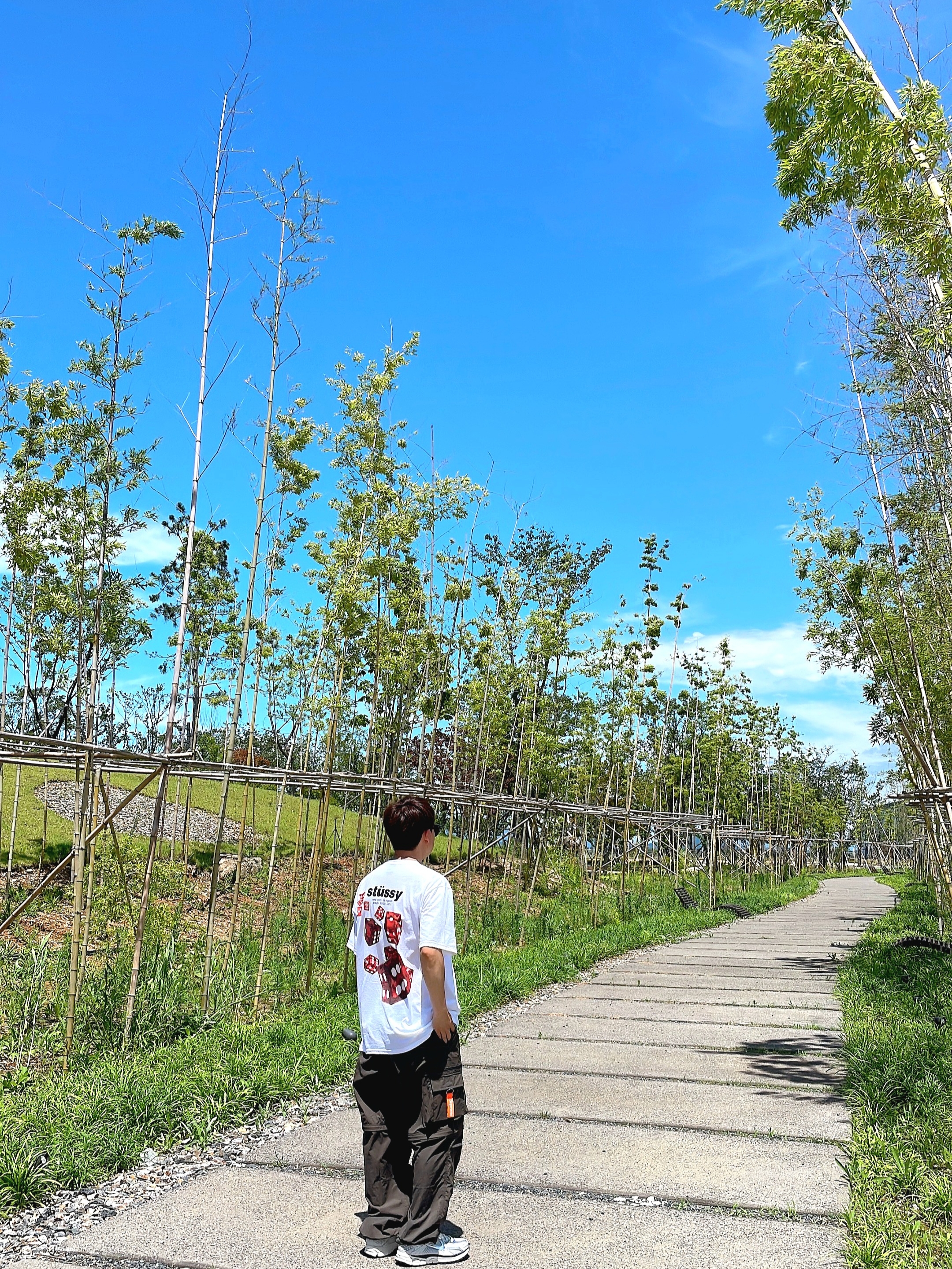 Stussy Rollers T-Shirt White, Supreme Ripstop Keychain Orange - 24SS 착용 스타일 - 1