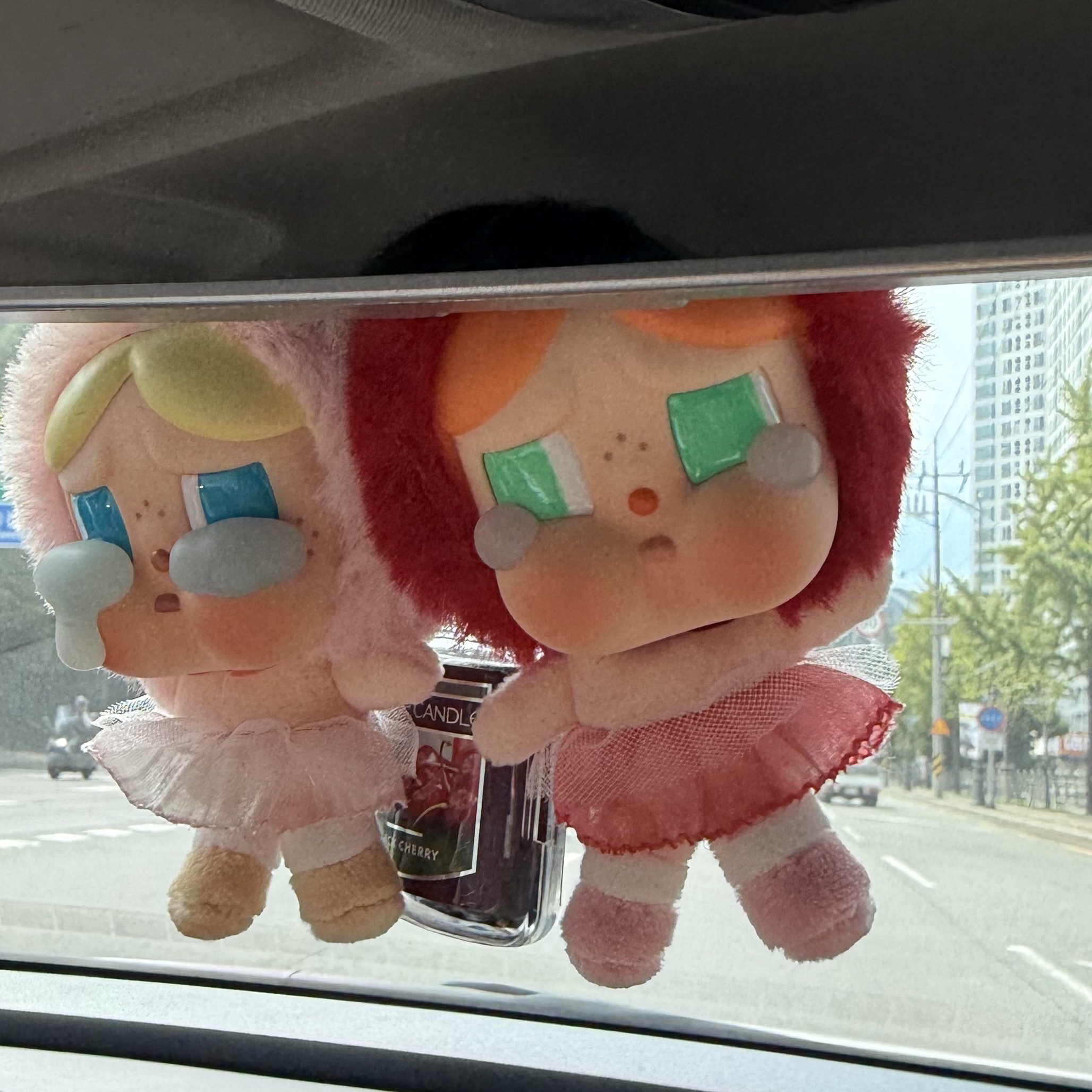 Pop Mart Crybaby Crying For Love Series Vinyl Plush 착용 스타일