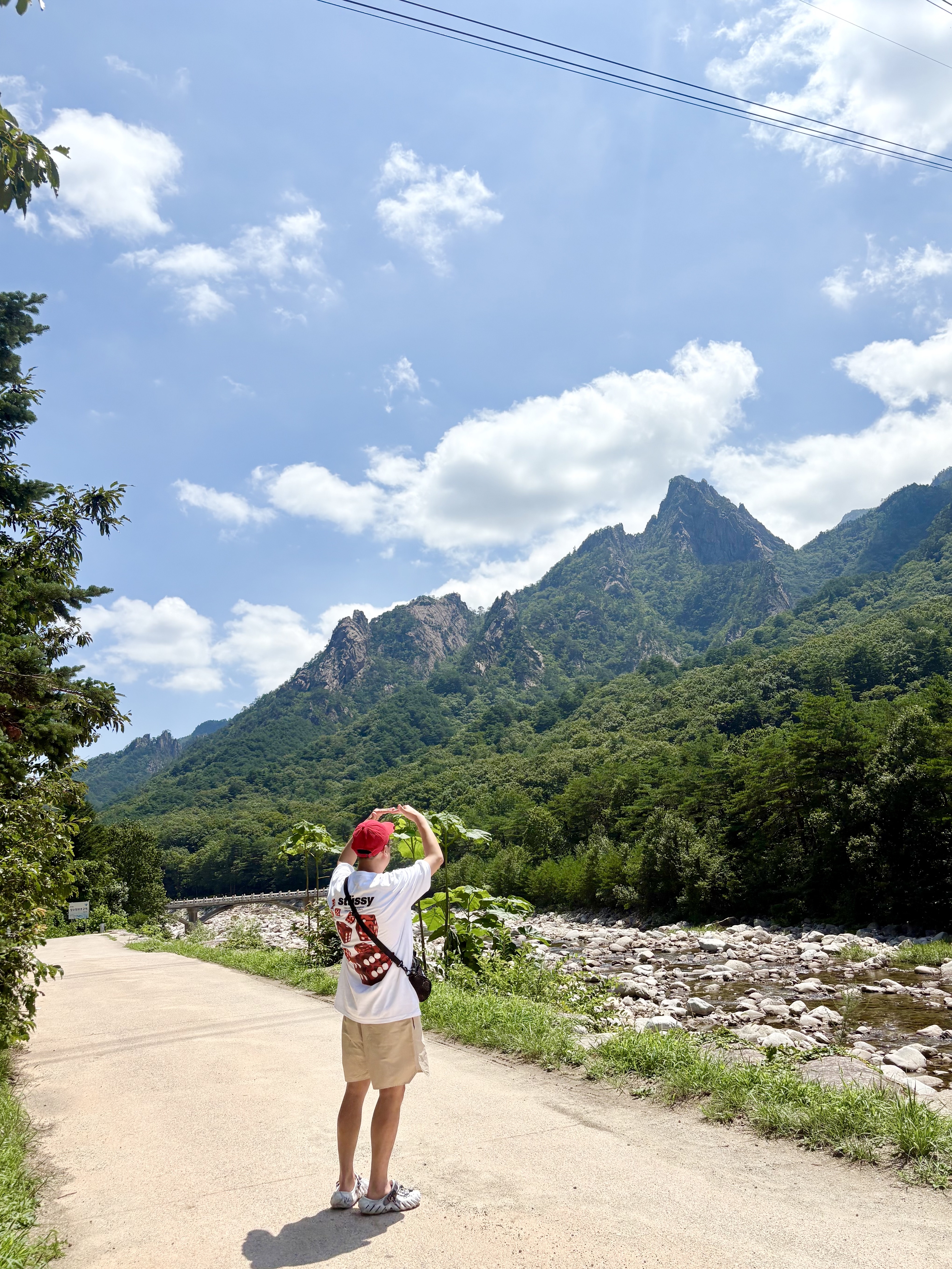 Nike Heritage 86 Futura Washed Cap University Red, Stussy Rollers T-Shirt White 착용 스타일 - 1