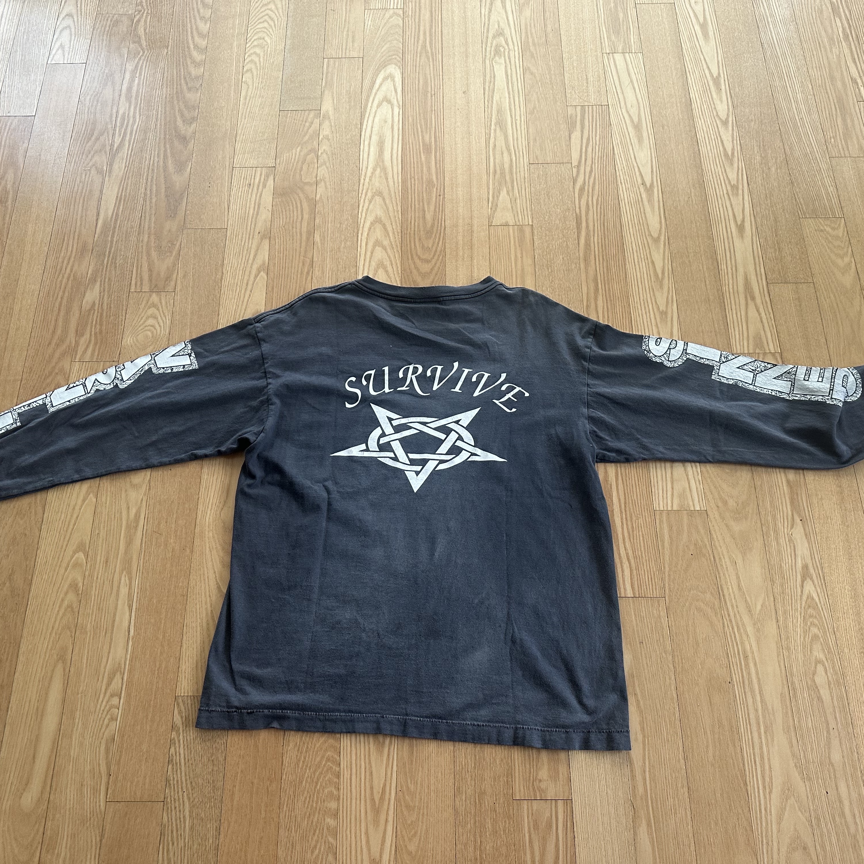 SAINT Mxxxxxx Survive LS T-Shirt Black - 23AW 착용 스타일 - 3
