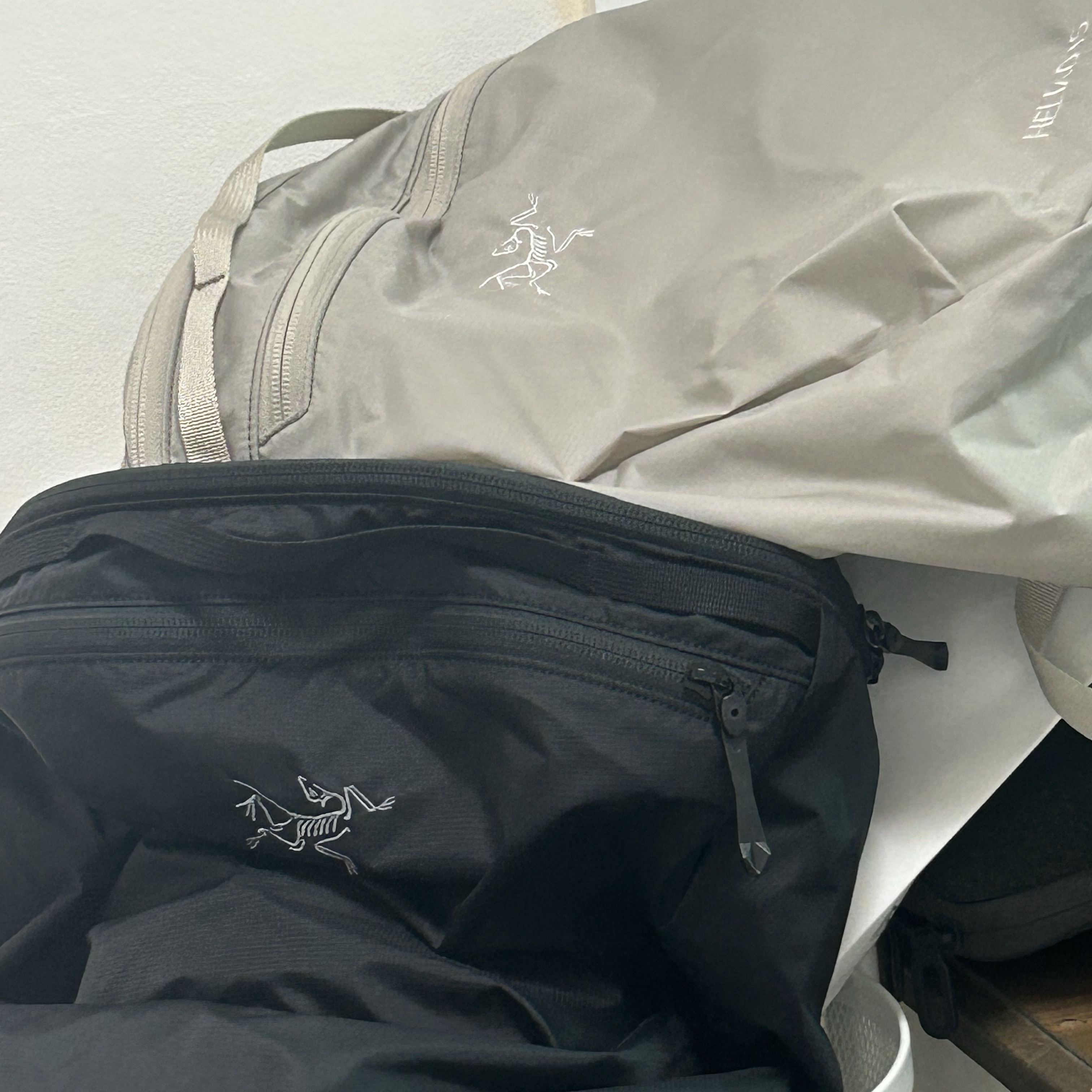 Arc'teryx Heliad 15 Backpack Black, Arc'teryx Heliad 15 Backpack Rune 착용 스타일 - 3