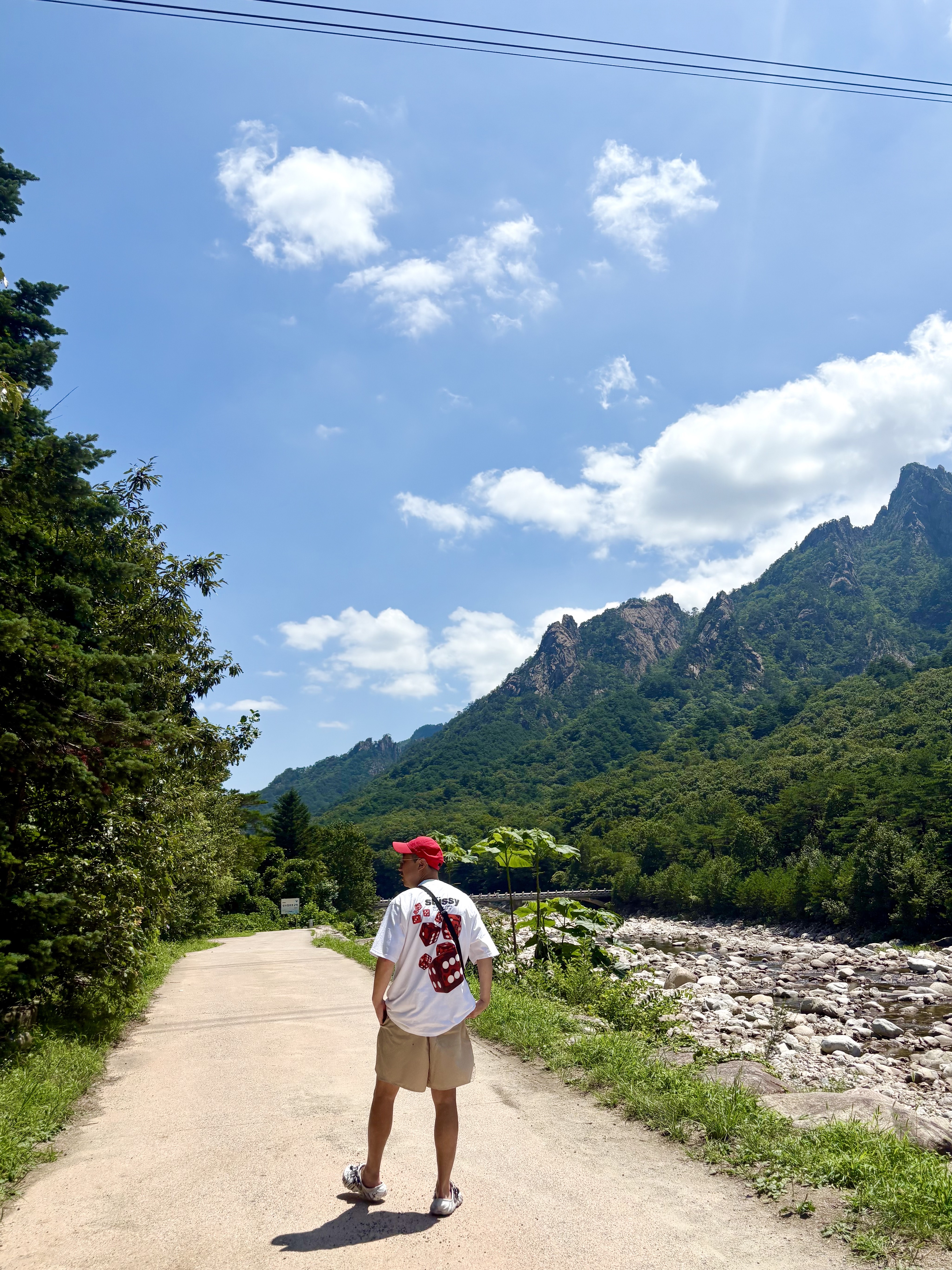 Nike Heritage 86 Futura Washed Cap University Red, Stussy Rollers T-Shirt White 착용 스타일 - 4